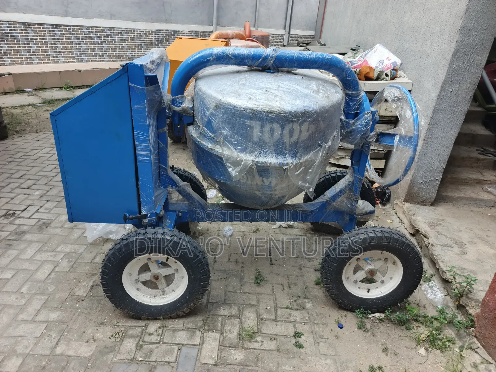 Concrete and Cement Mixer With Wheels 400lilers