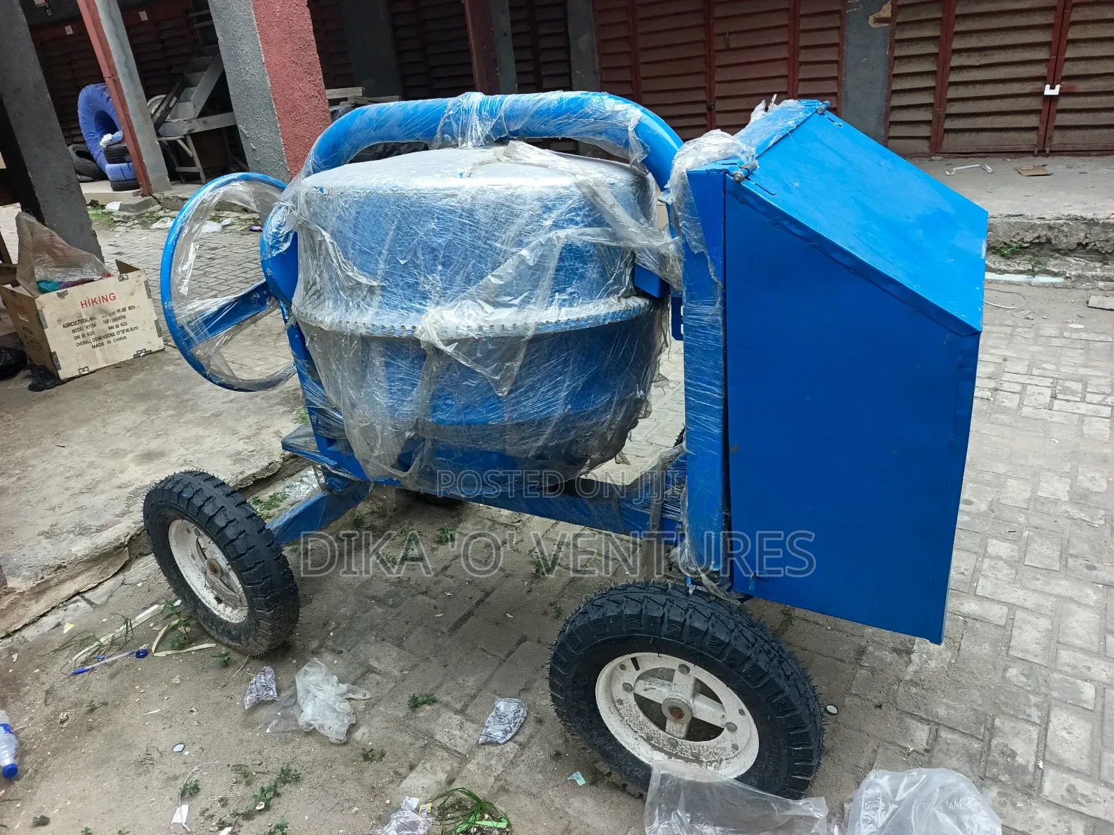 Concrete and Cement Mixer With Wheels 400lilers