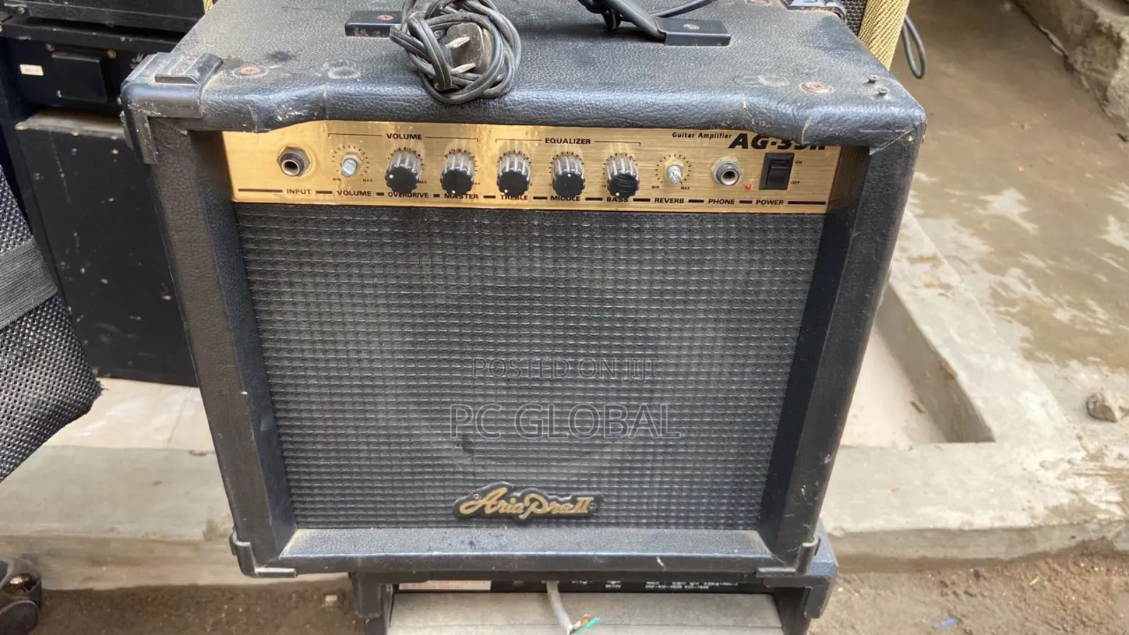 London Used Bass Mini Guitar Combo for Practicing
