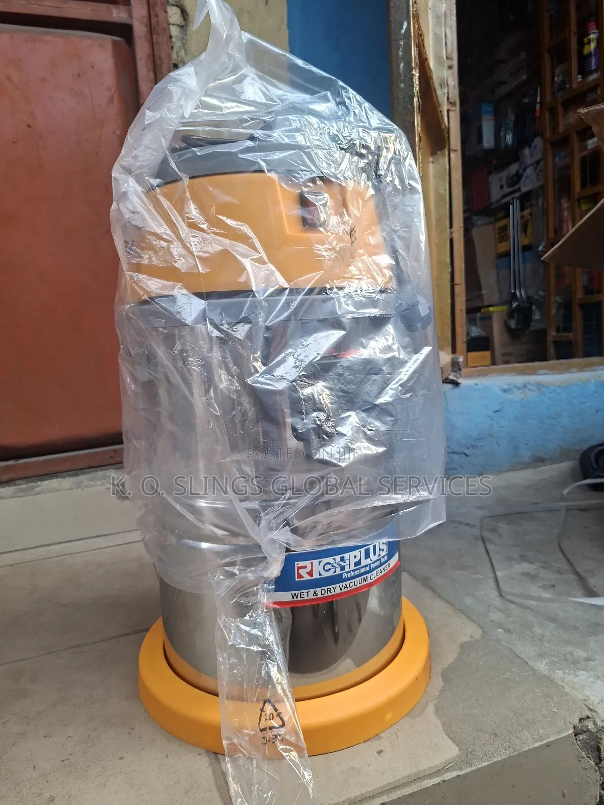 Wet and Dry Vacuum Cleaner