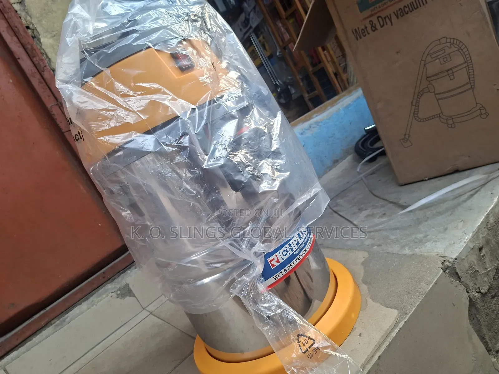 Wet and Dry Vacuum Cleaner