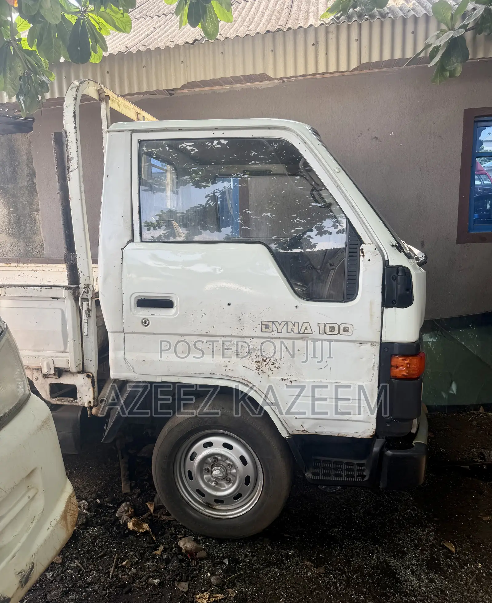 Toyota Dyna 100 First Body Japan