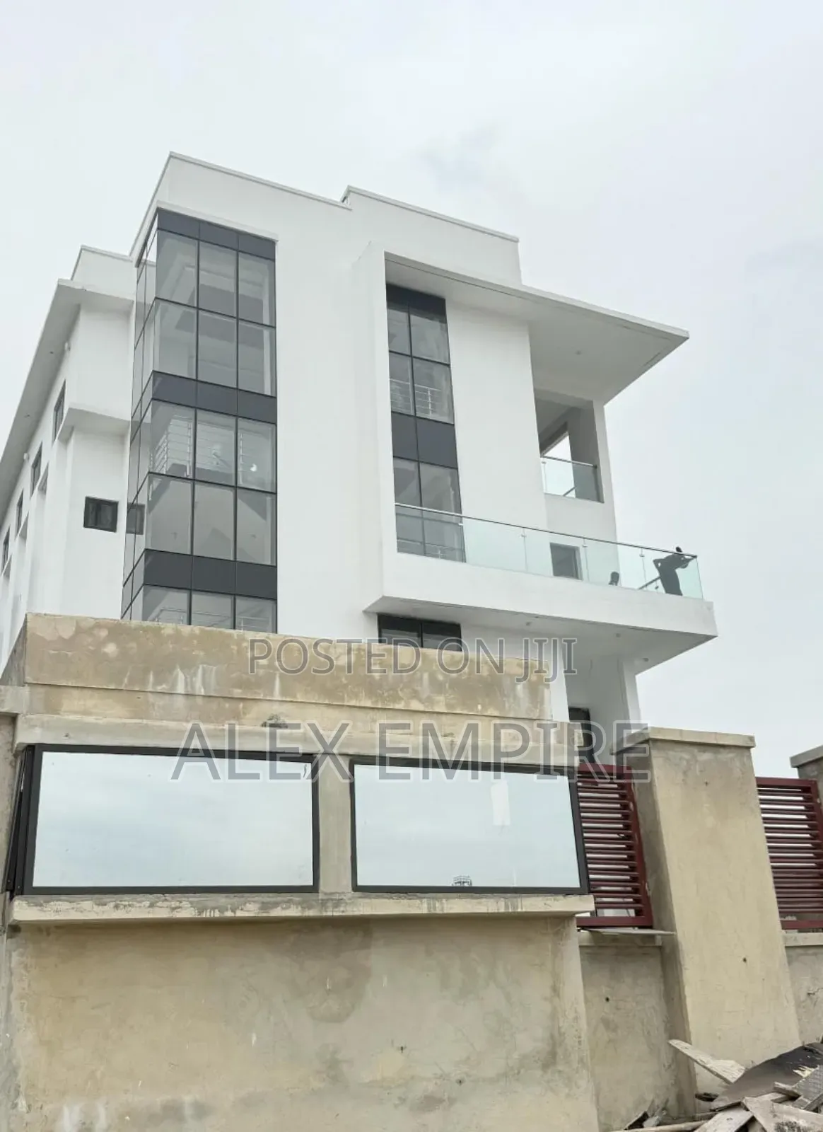 5bdrm Duplex in Banana Island for sale