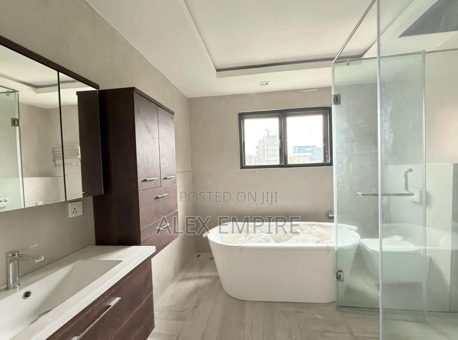 5bdrm Duplex in Banana Island for sale