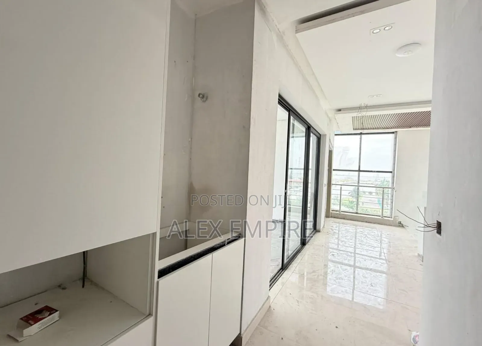 5bdrm Duplex in Banana Island for sale
