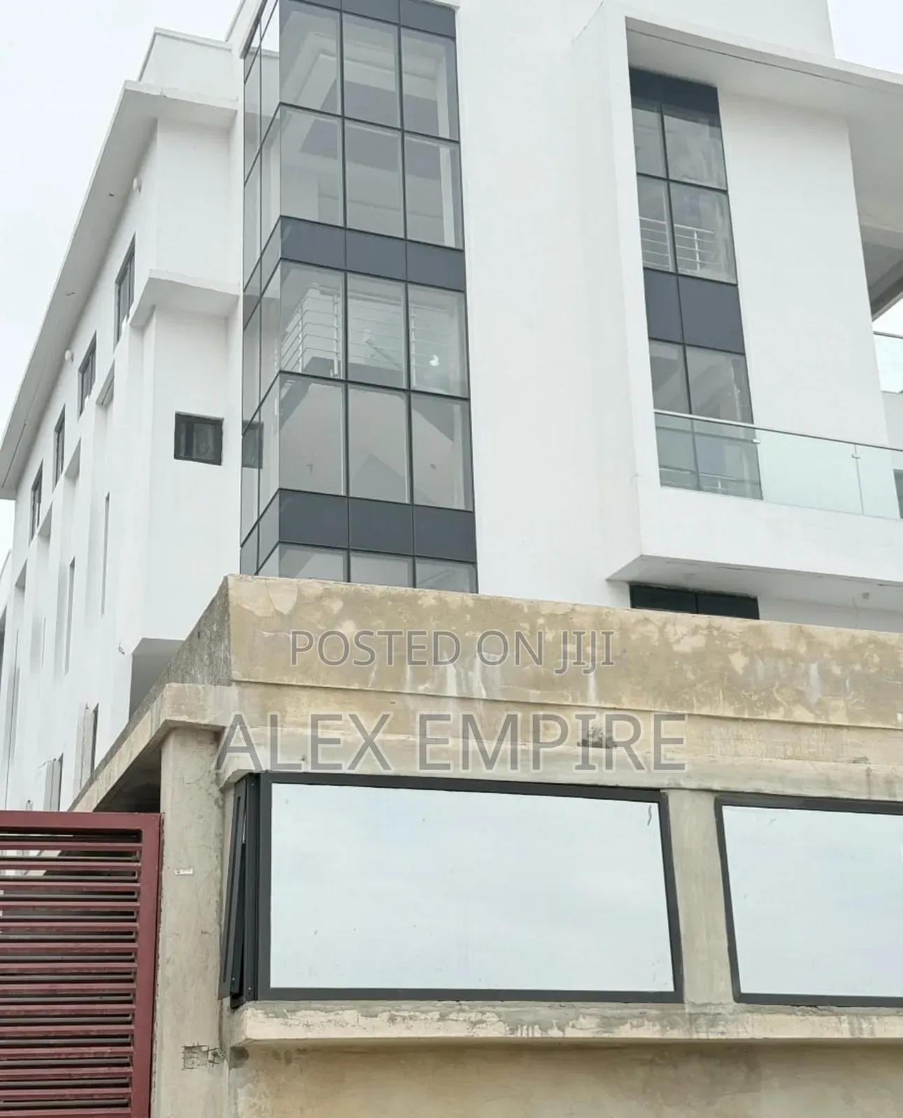 5bdrm Duplex in Banana Island for sale