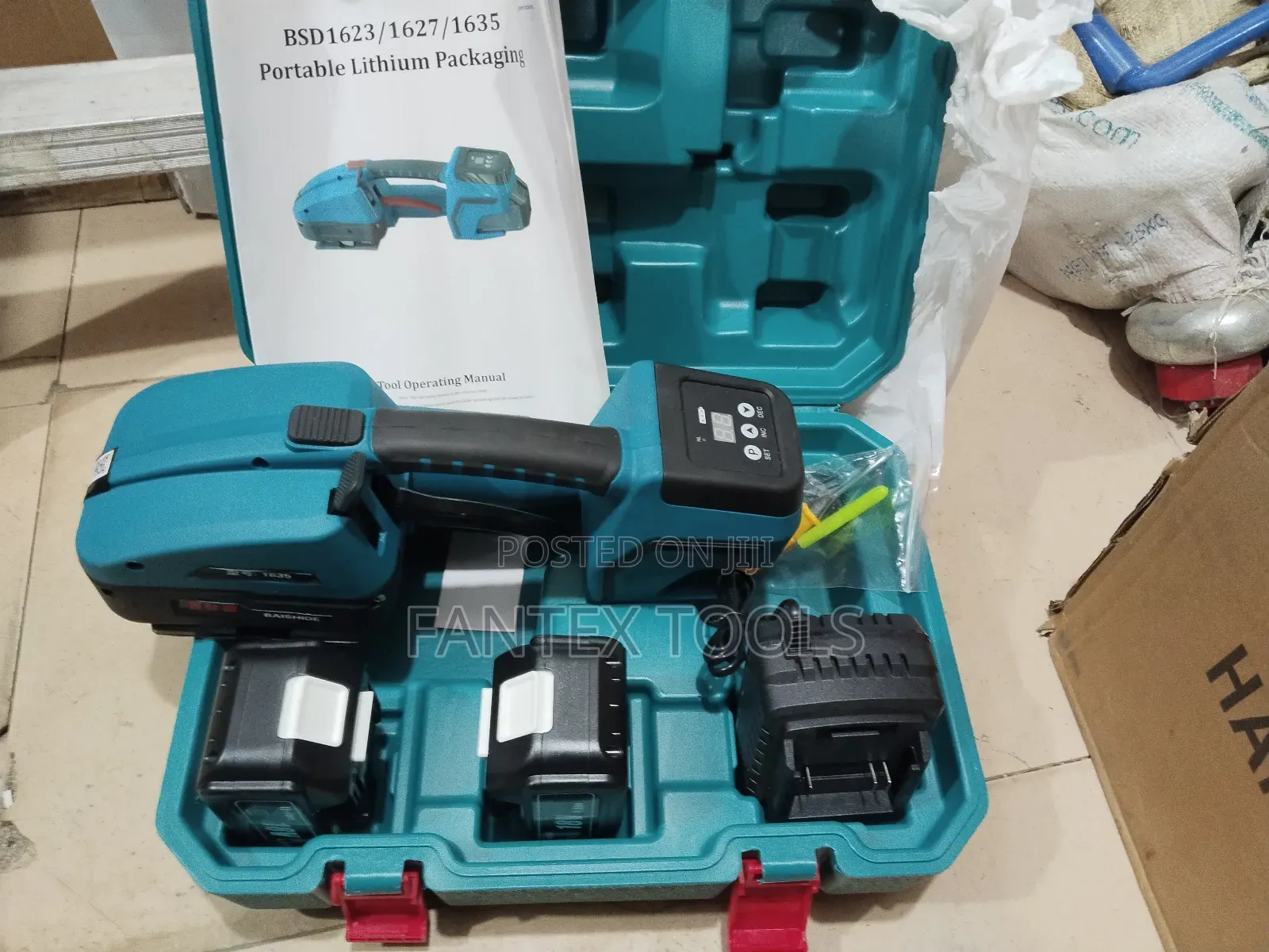 Cordless Straping Machine.