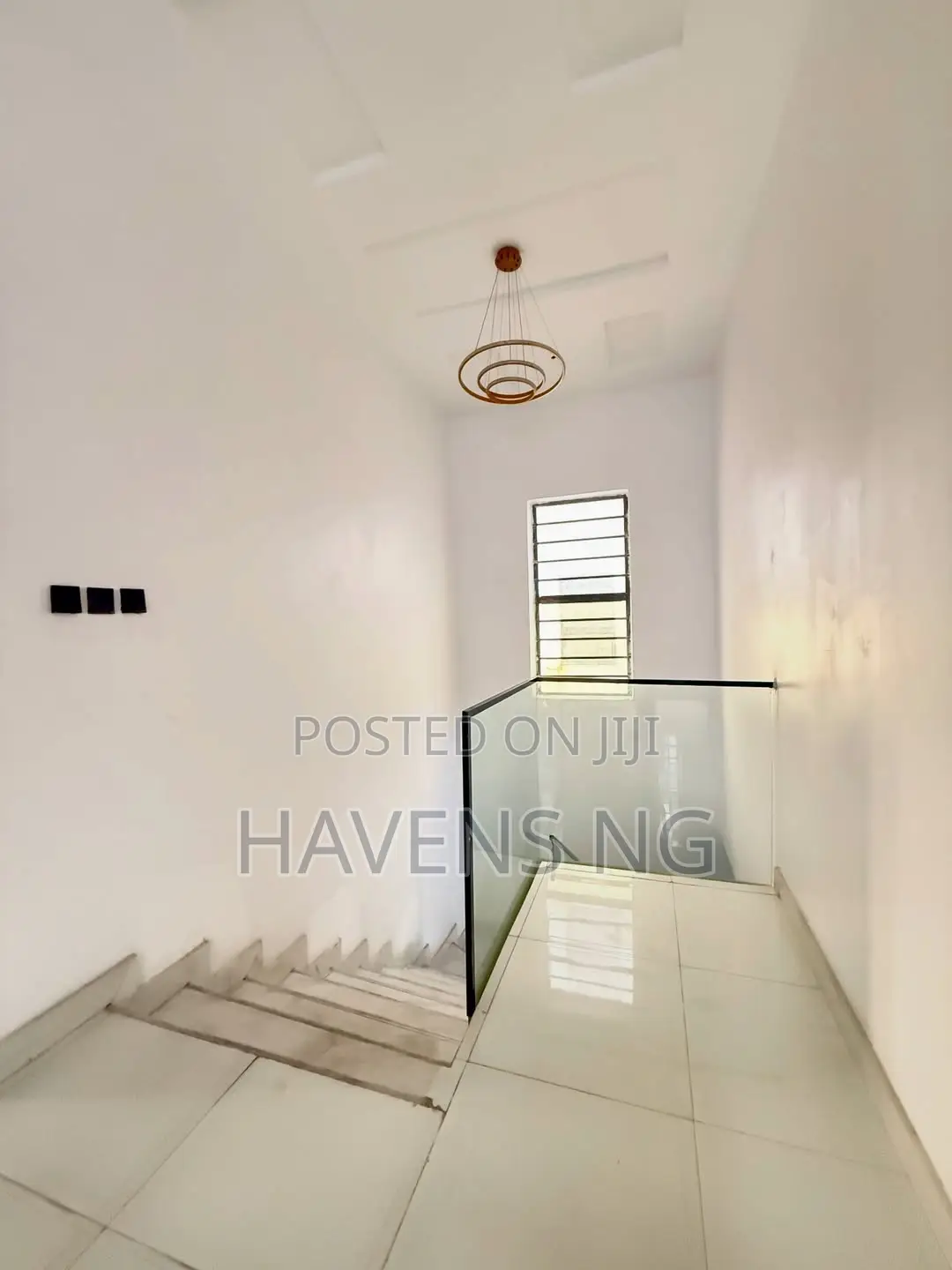 5bdrm Duplex in Chevron for sale