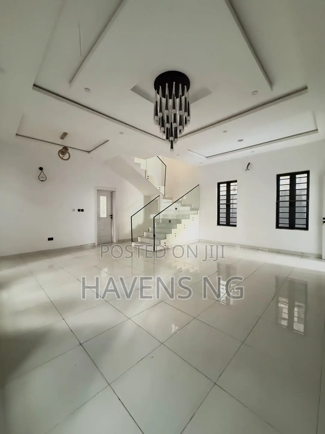 5bdrm Duplex in Chevron for sale