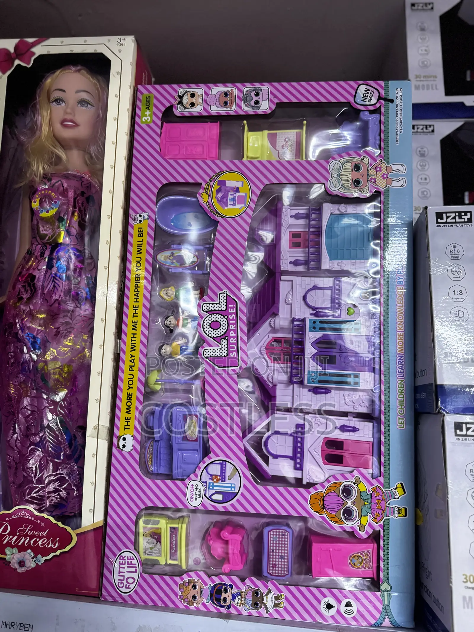 Surprise! Themed Dollhouse Toy Set.