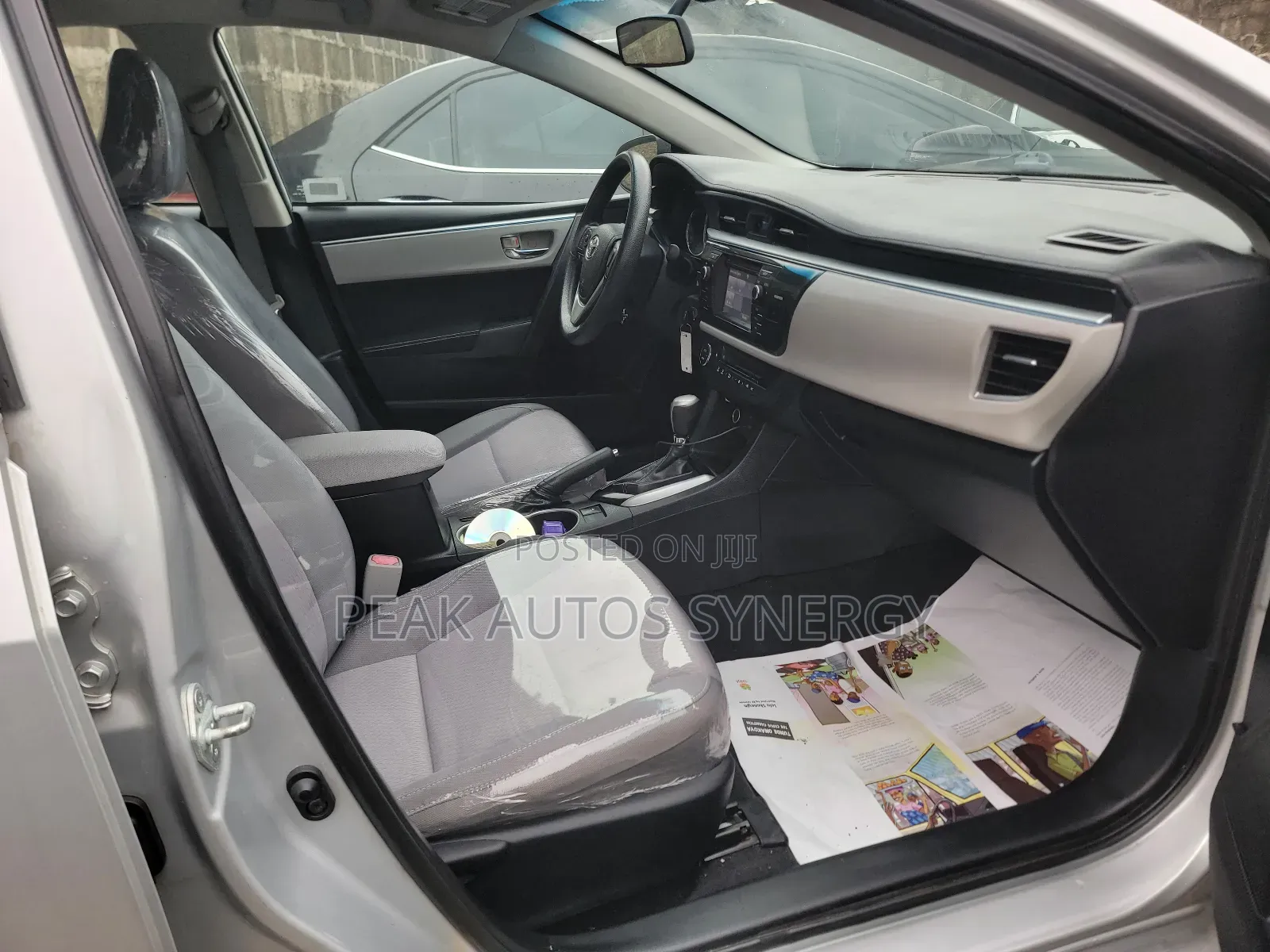 Toyota Corolla LE 4dr Sedan (1.8L 4cyl CVT) 2015 Silver