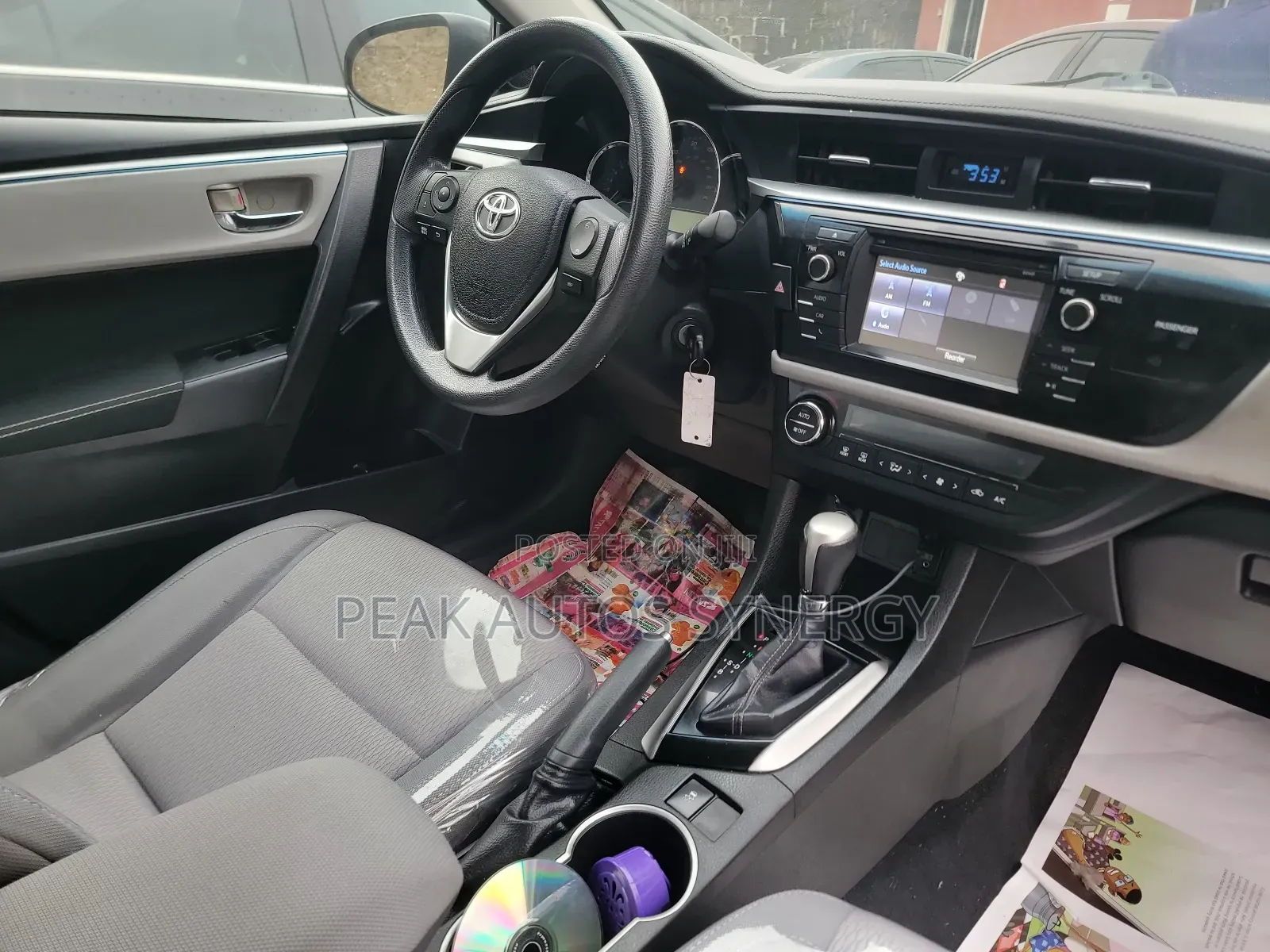Toyota Corolla LE 4dr Sedan (1.8L 4cyl CVT) 2015 Silver