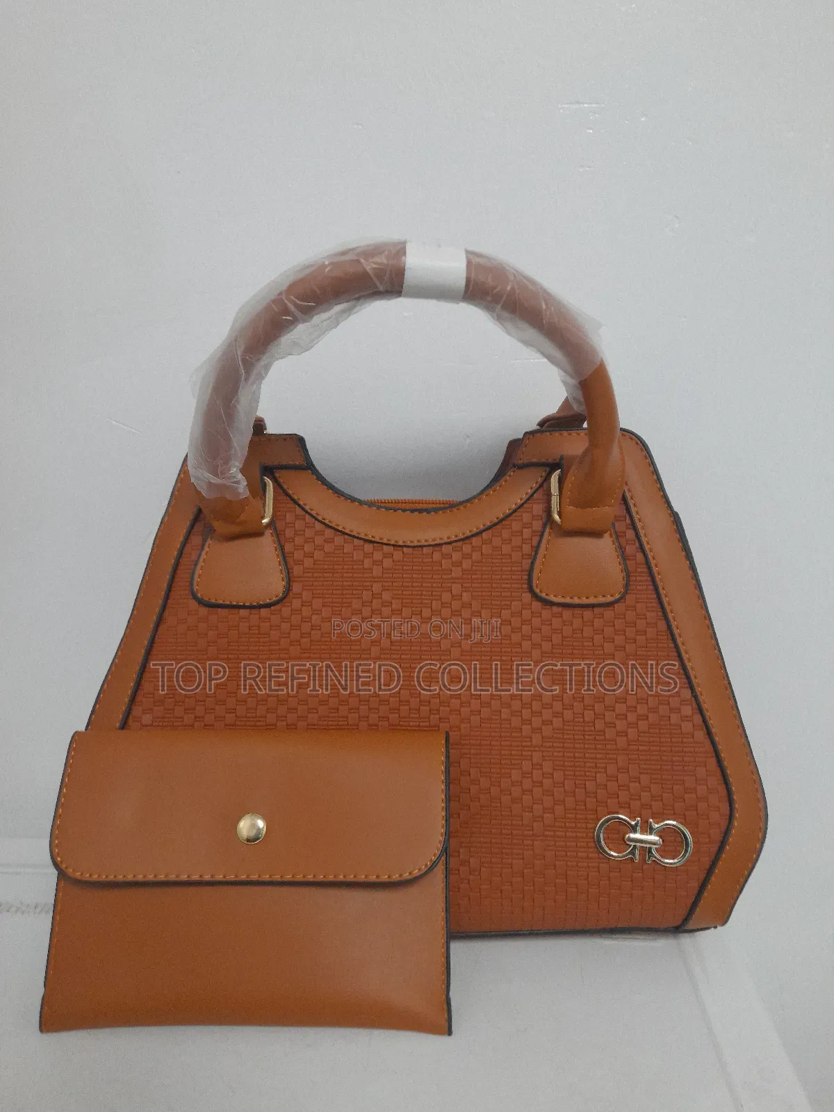 Very Clean Ladies Handbag.