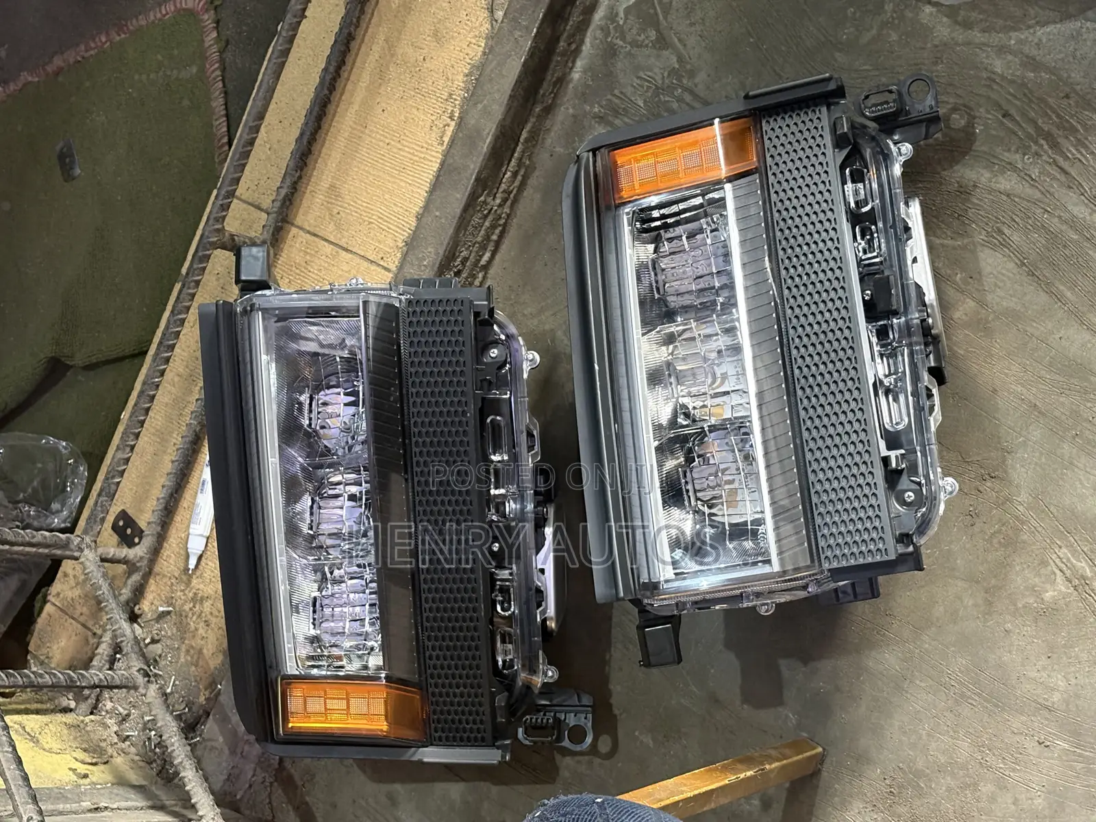 Set Headlights Land Cruiser 2025