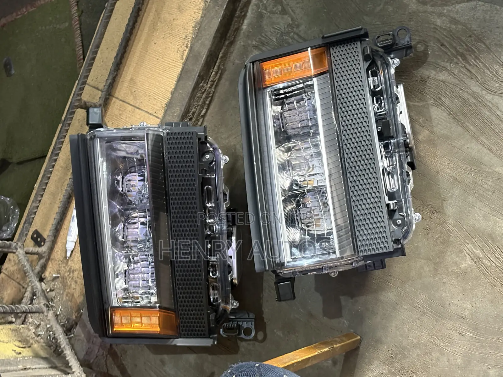Set Headlights Land Cruiser 2025