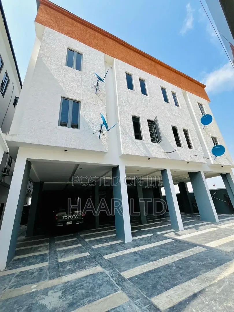 2bdrm Apartment in Lekki Phase 1 for rent