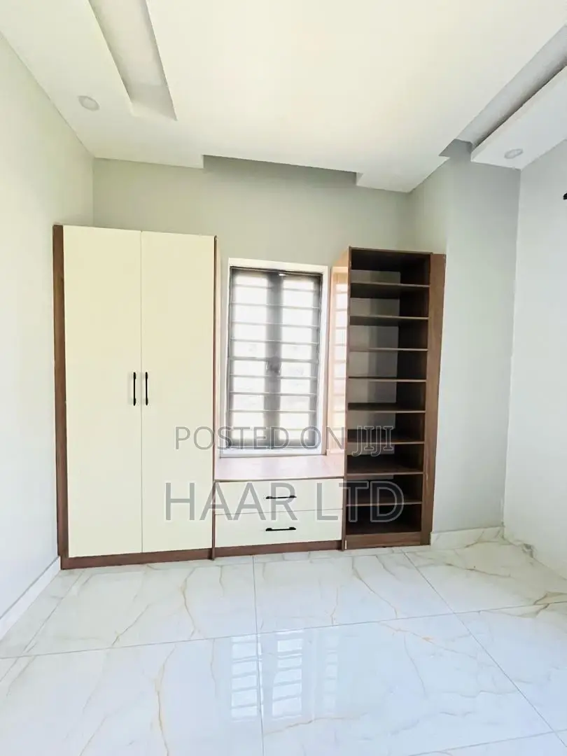 2bdrm Apartment in Lekki Phase 1 for rent