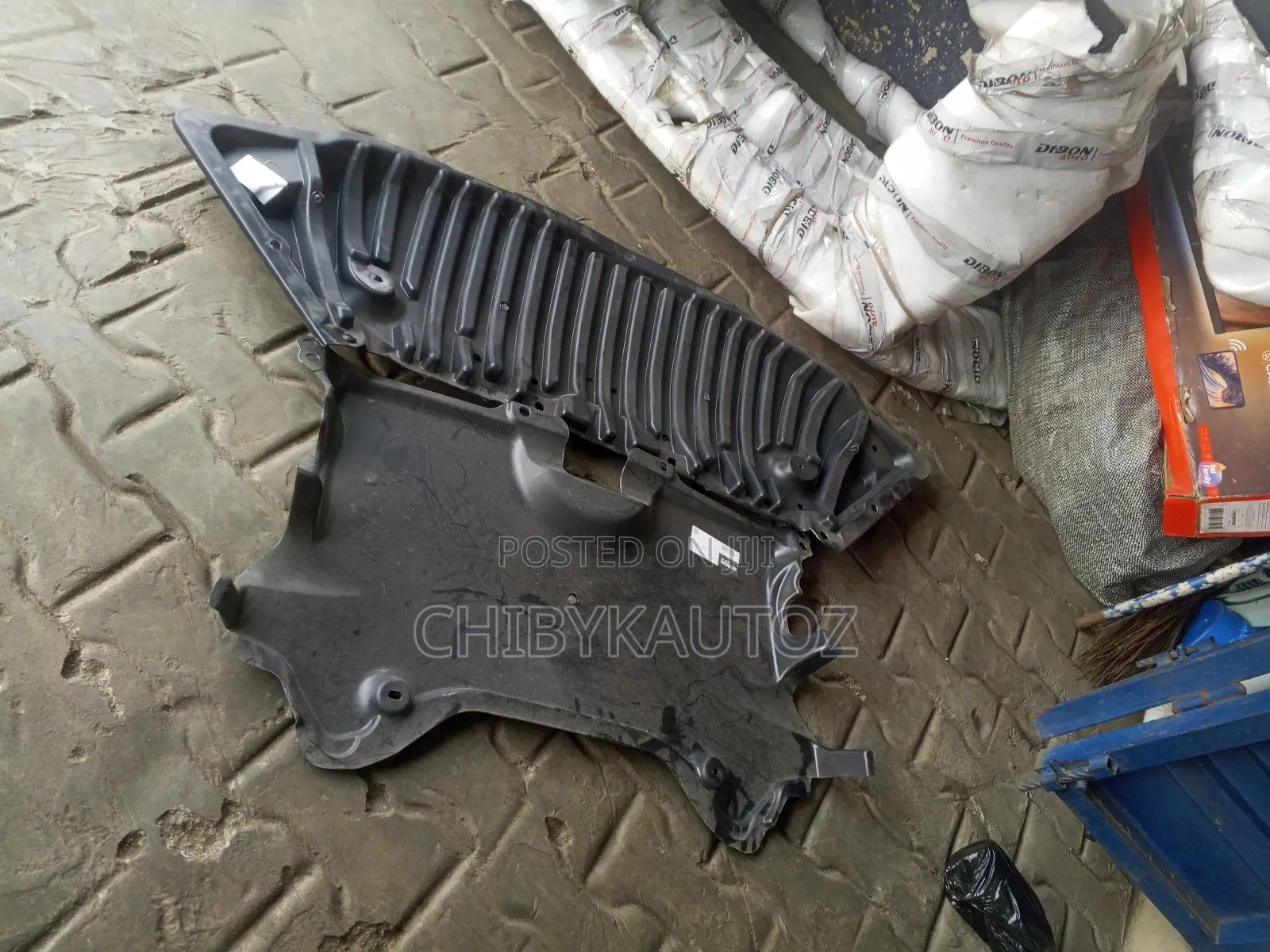 Engine and Dust Cover for C300 (204) "Non 4matic"