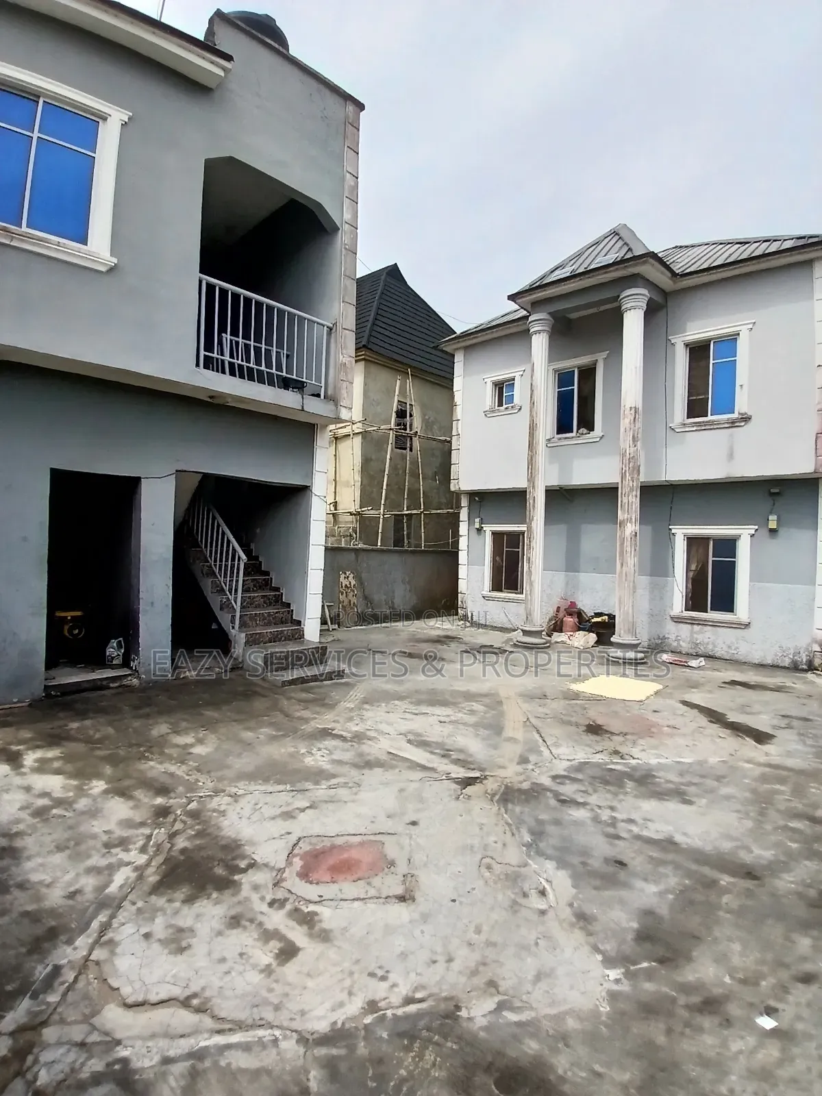 8bdrm Block of Flats in Awoyaya for sale
