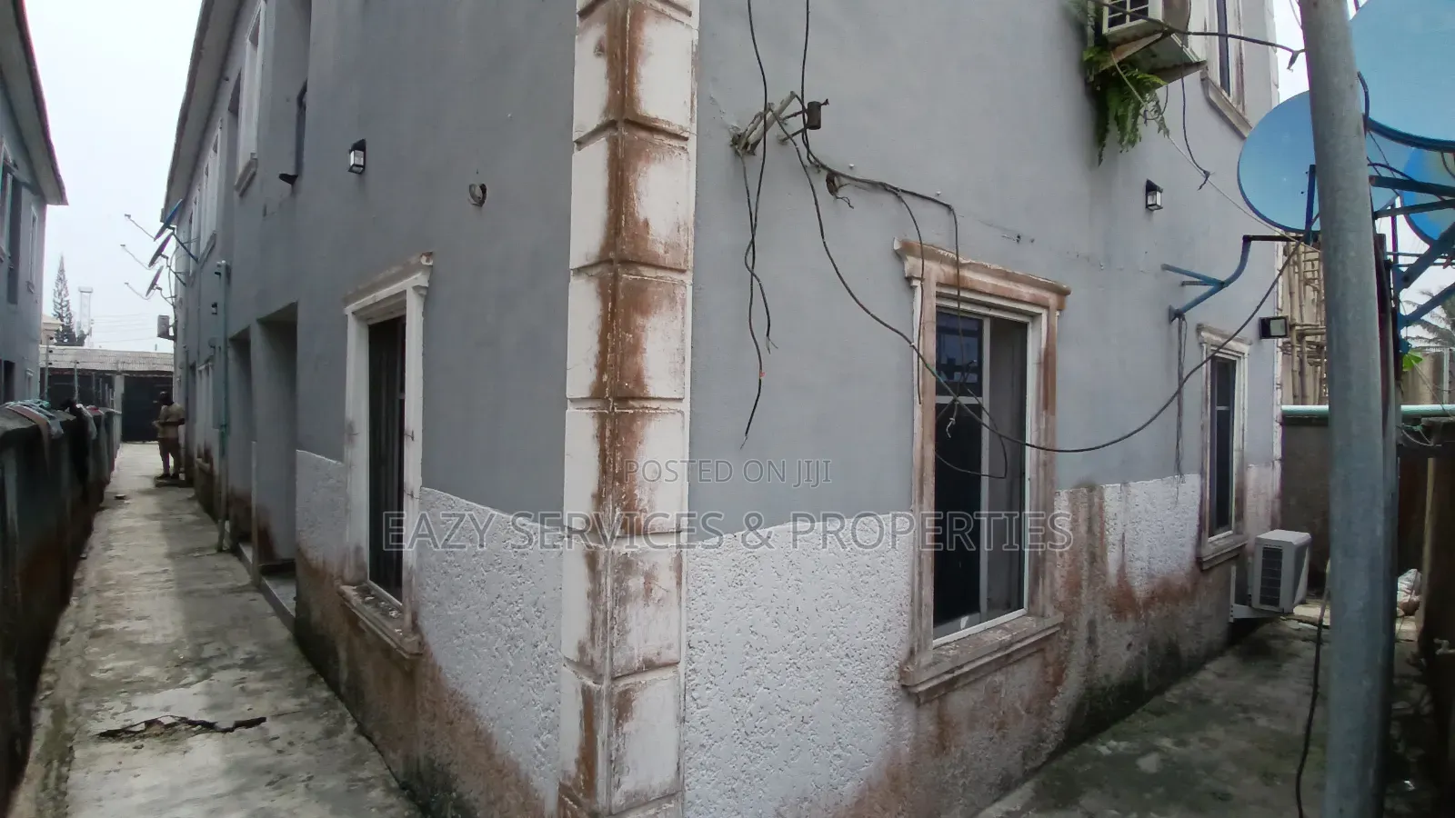 8bdrm Block of Flats in Awoyaya for sale