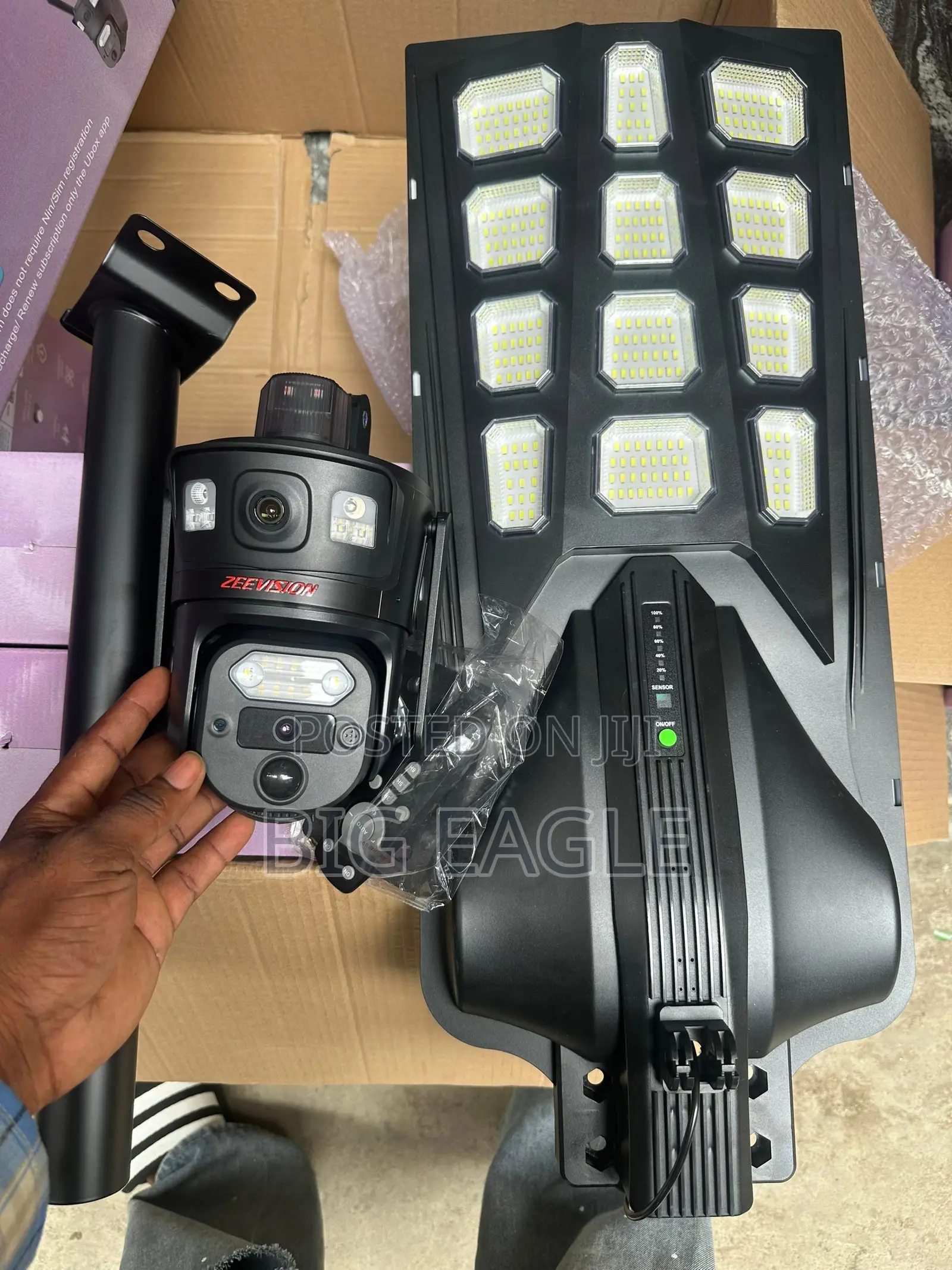 Solar Street Light With 4g Simcard Rotational CCTV Camera 800watts