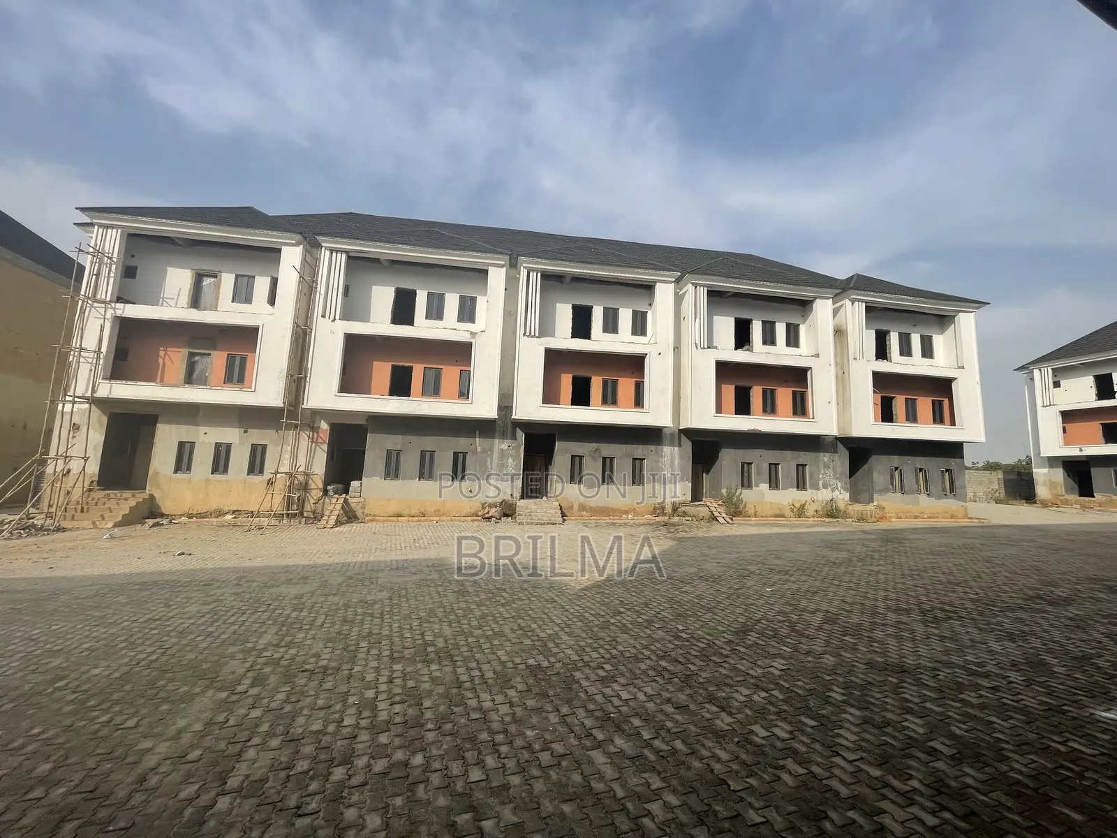 4bdrm Townhouse/Terrace in Kaura for sale