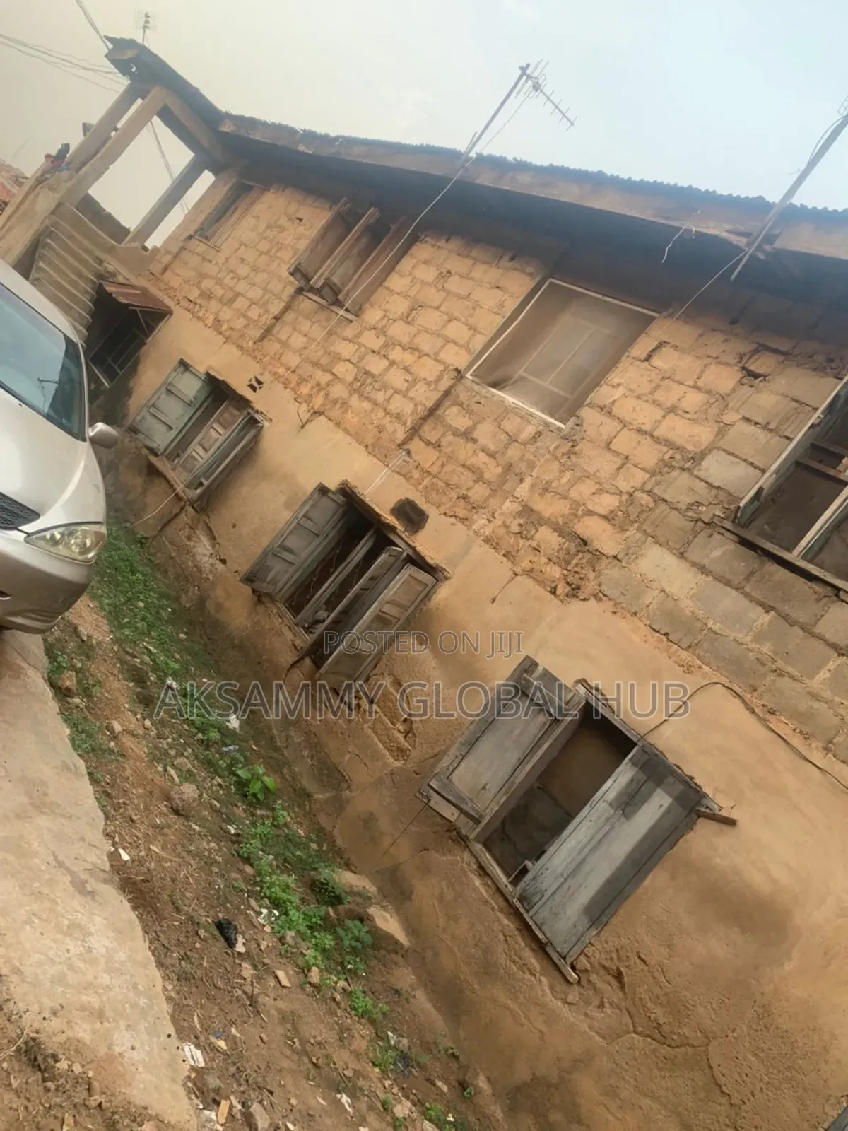 16bdrm Apartment in Omorilewa Street,, Ibadan for sale