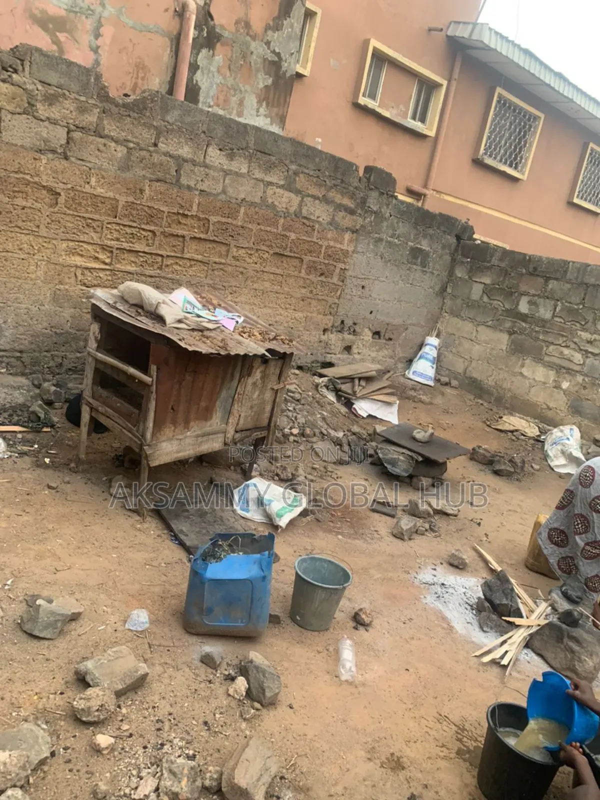 16bdrm Apartment in Omorilewa Street,, Ibadan for sale