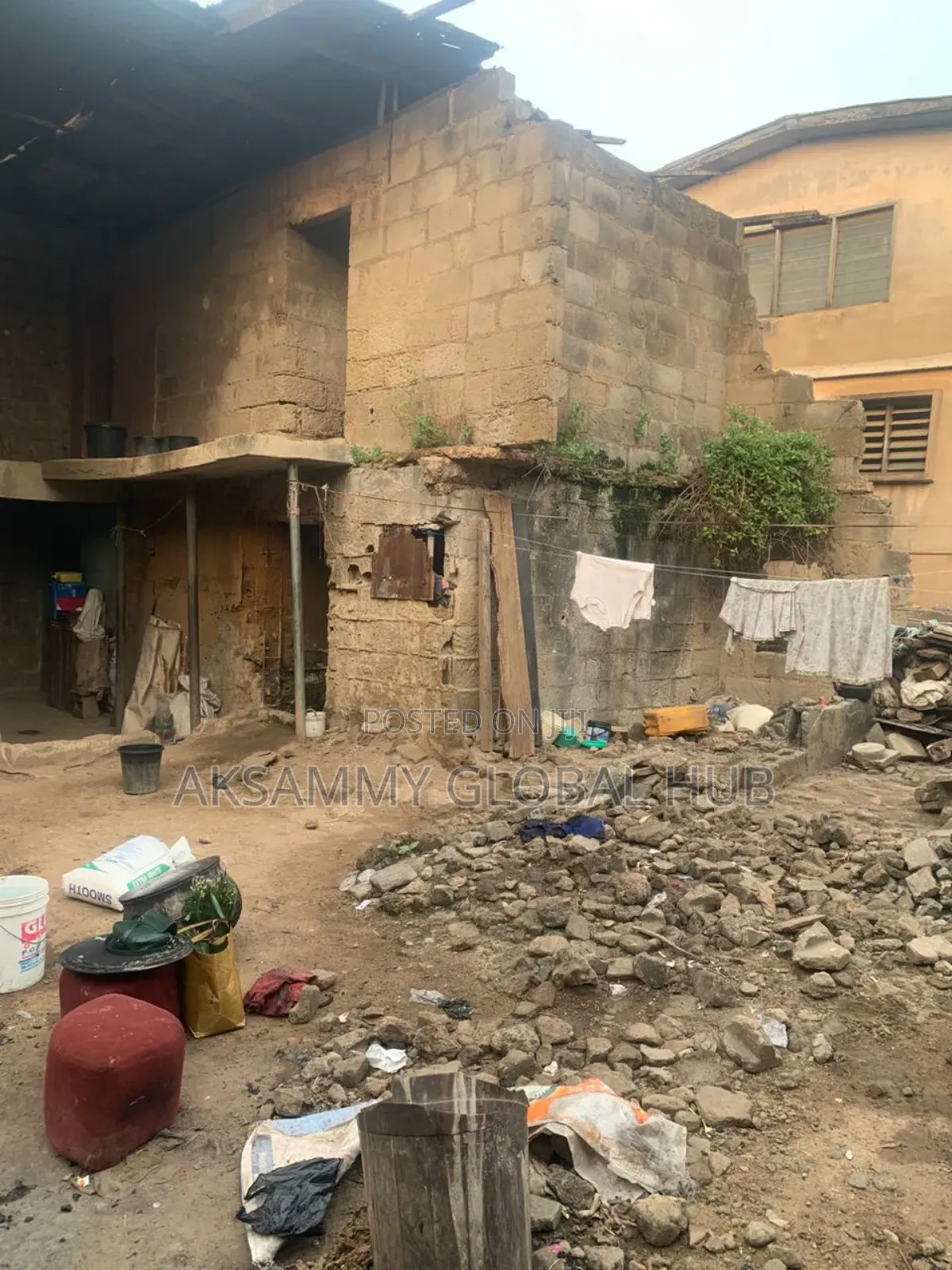 16bdrm Apartment in Omorilewa Street,, Ibadan for sale