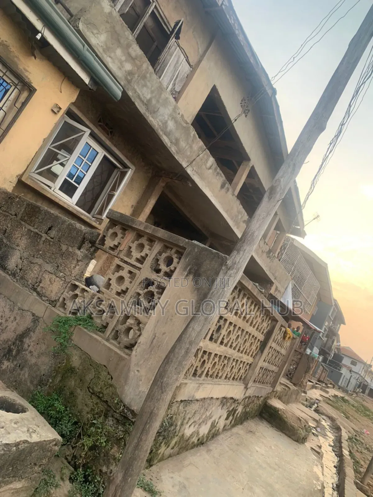 16bdrm Apartment in Omorilewa Street,, Ibadan for sale