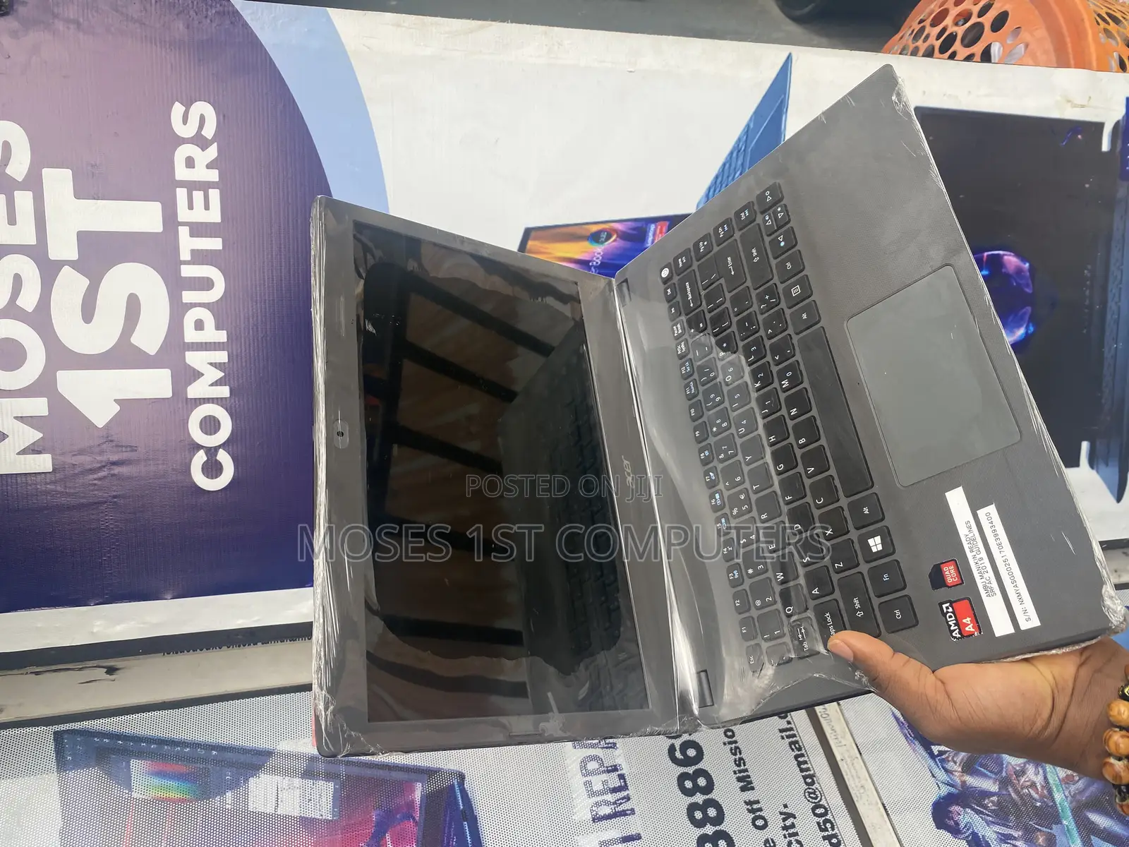 New Laptop Acer 4GB Intel HDD+SSD 320GB