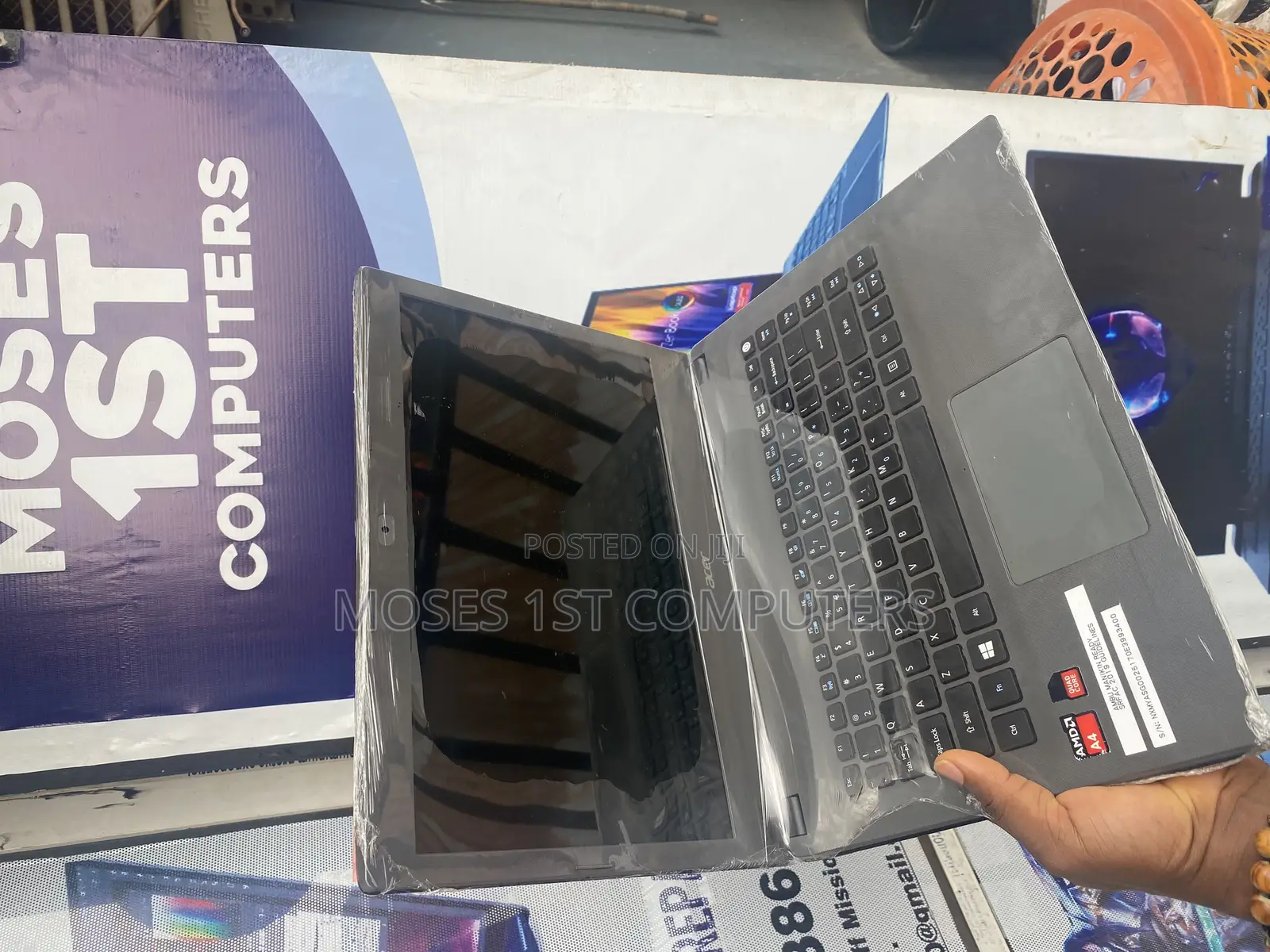 New Laptop Acer 4GB Intel HDD+SSD 320GB