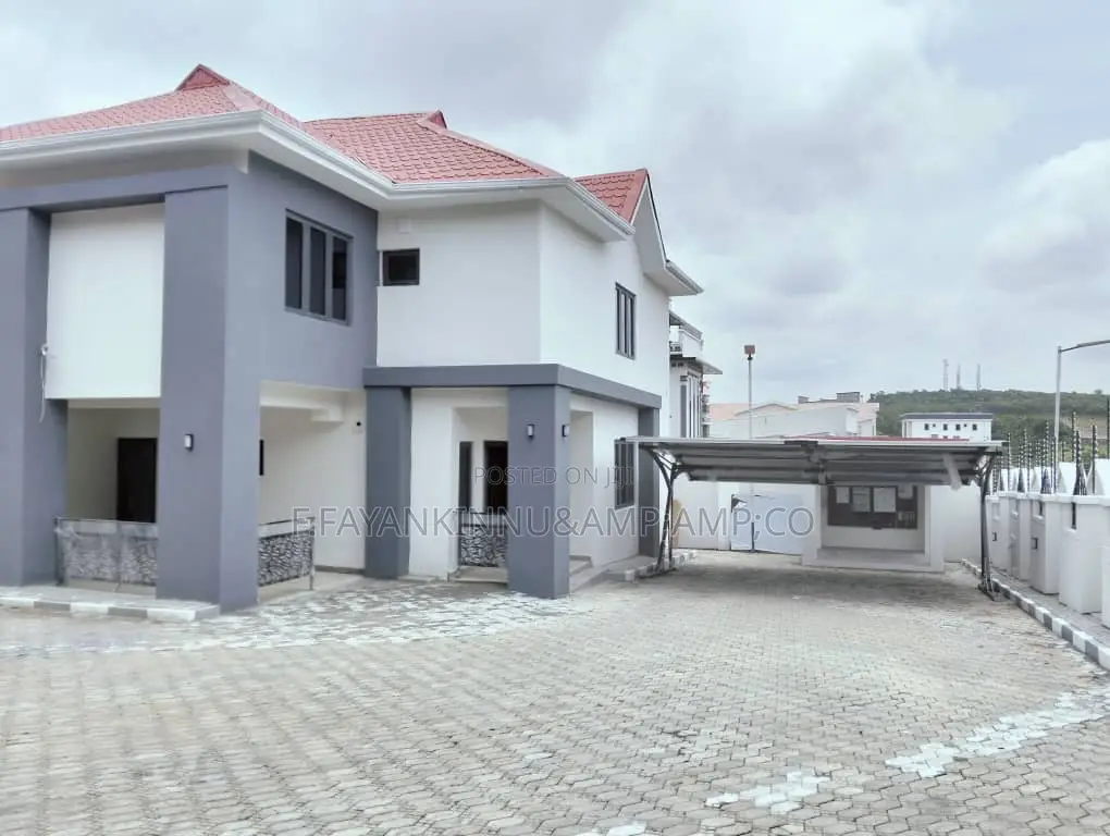 4bdrm Duplex in Gwarinpa for rent