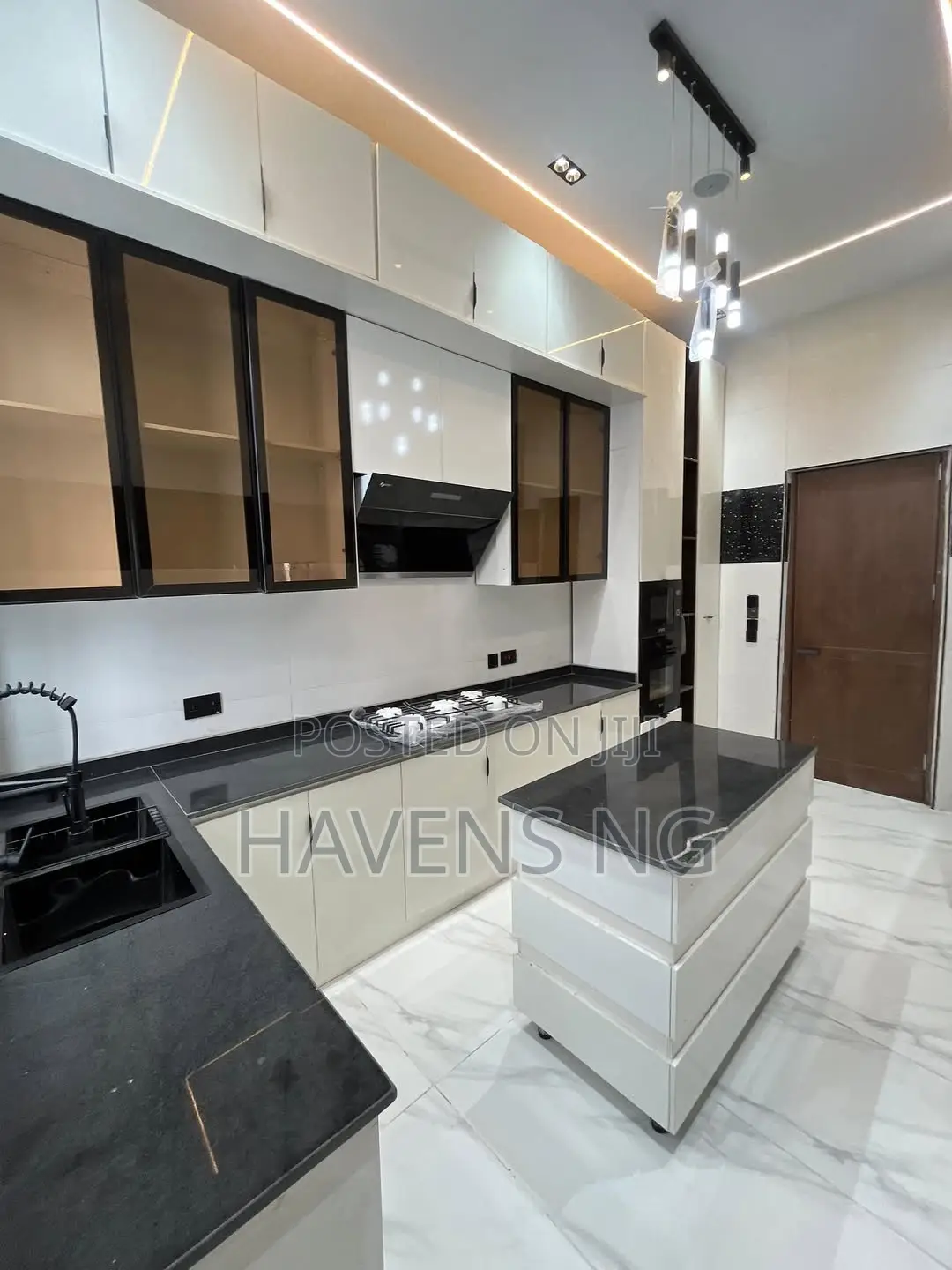 4bdrm Duplex in Lekki Phase 2 for sale