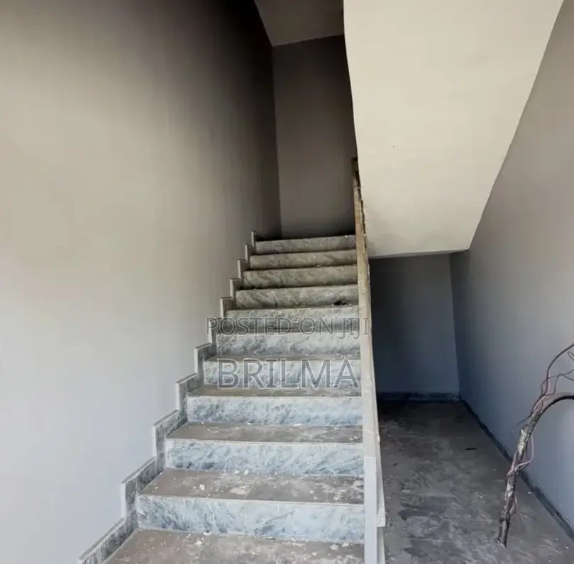 3bdrm Block of Flats in Kaura for sale