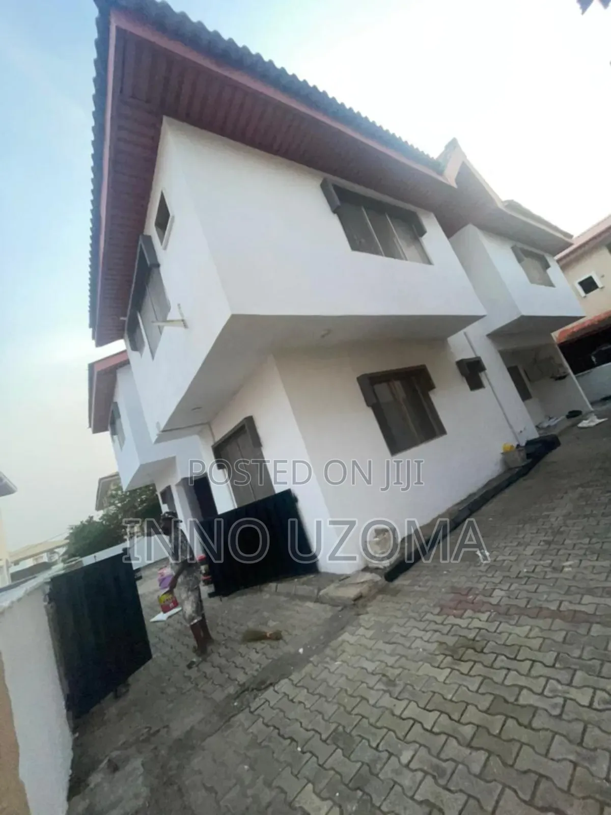 Professional Painter,Tiles Installer, Wallpaper Installer,rubber Tiles