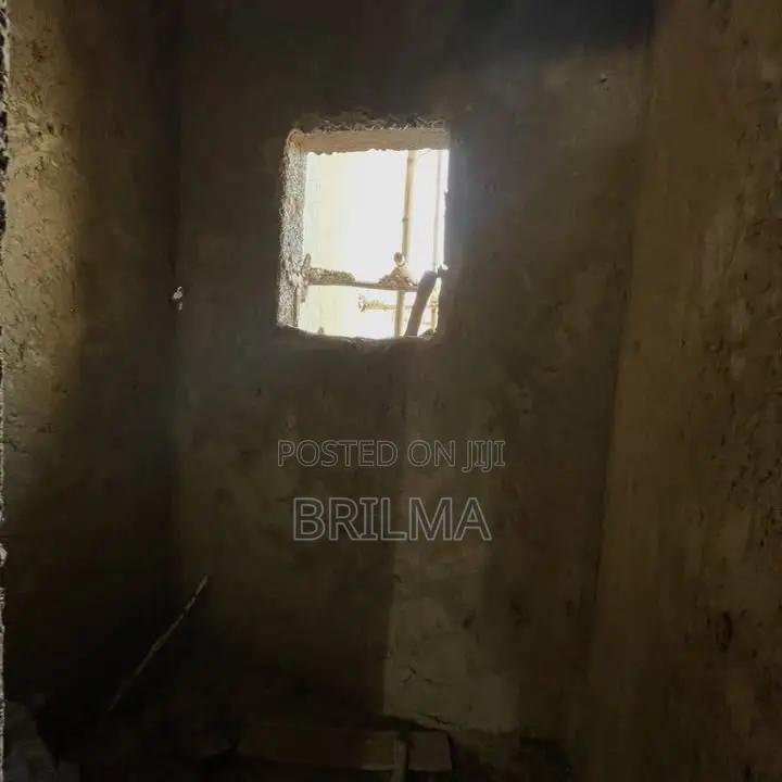4bdrm Duplex in Gaduwa for sale