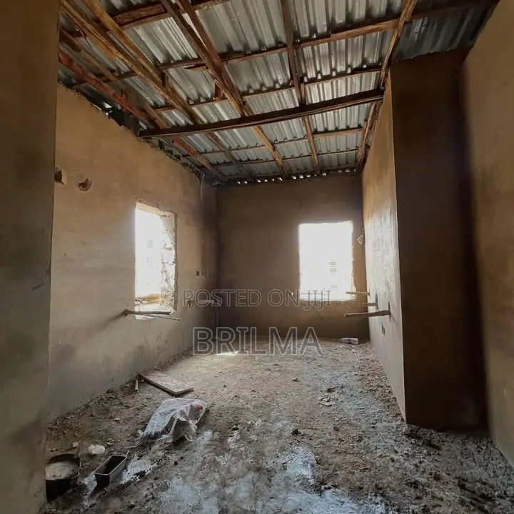 4bdrm Duplex in Gaduwa for sale
