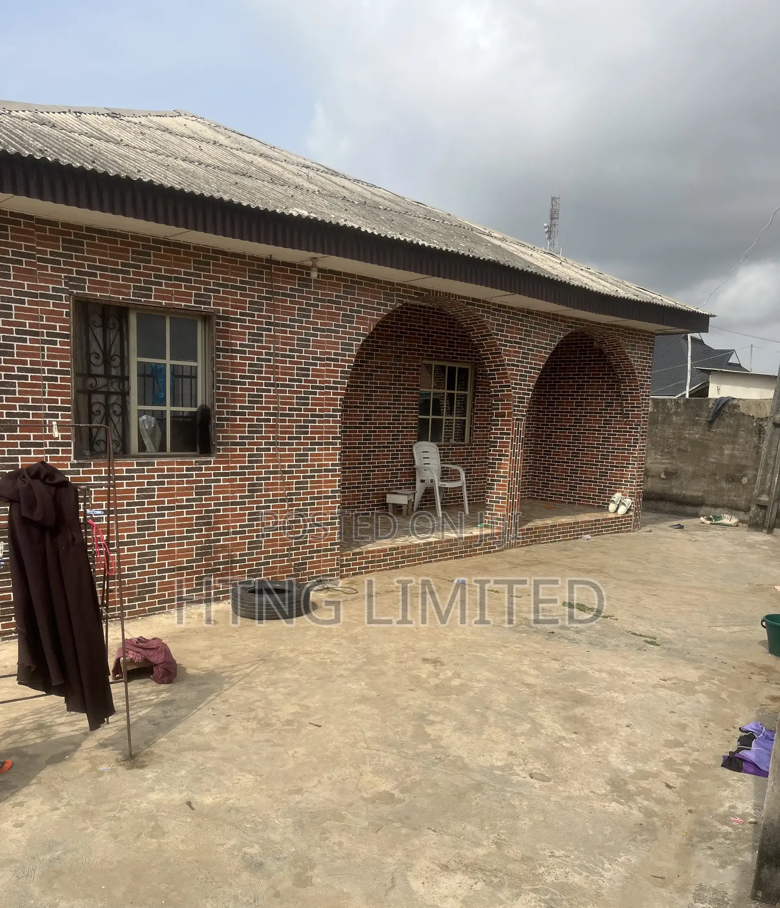 8bdrm Bungalow in Oreta, Igbogbo for sale