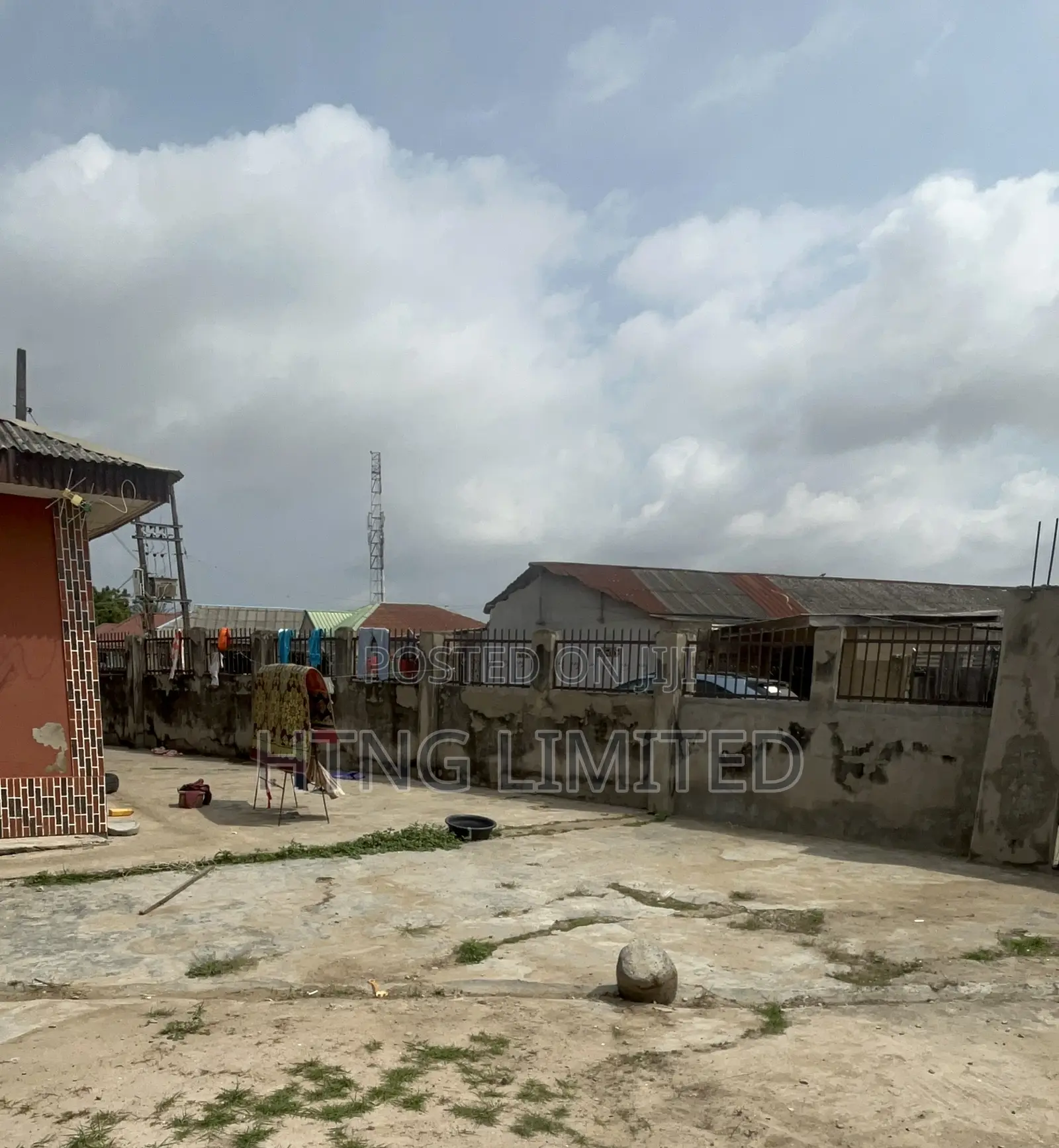 8bdrm Bungalow in Oreta, Igbogbo for sale