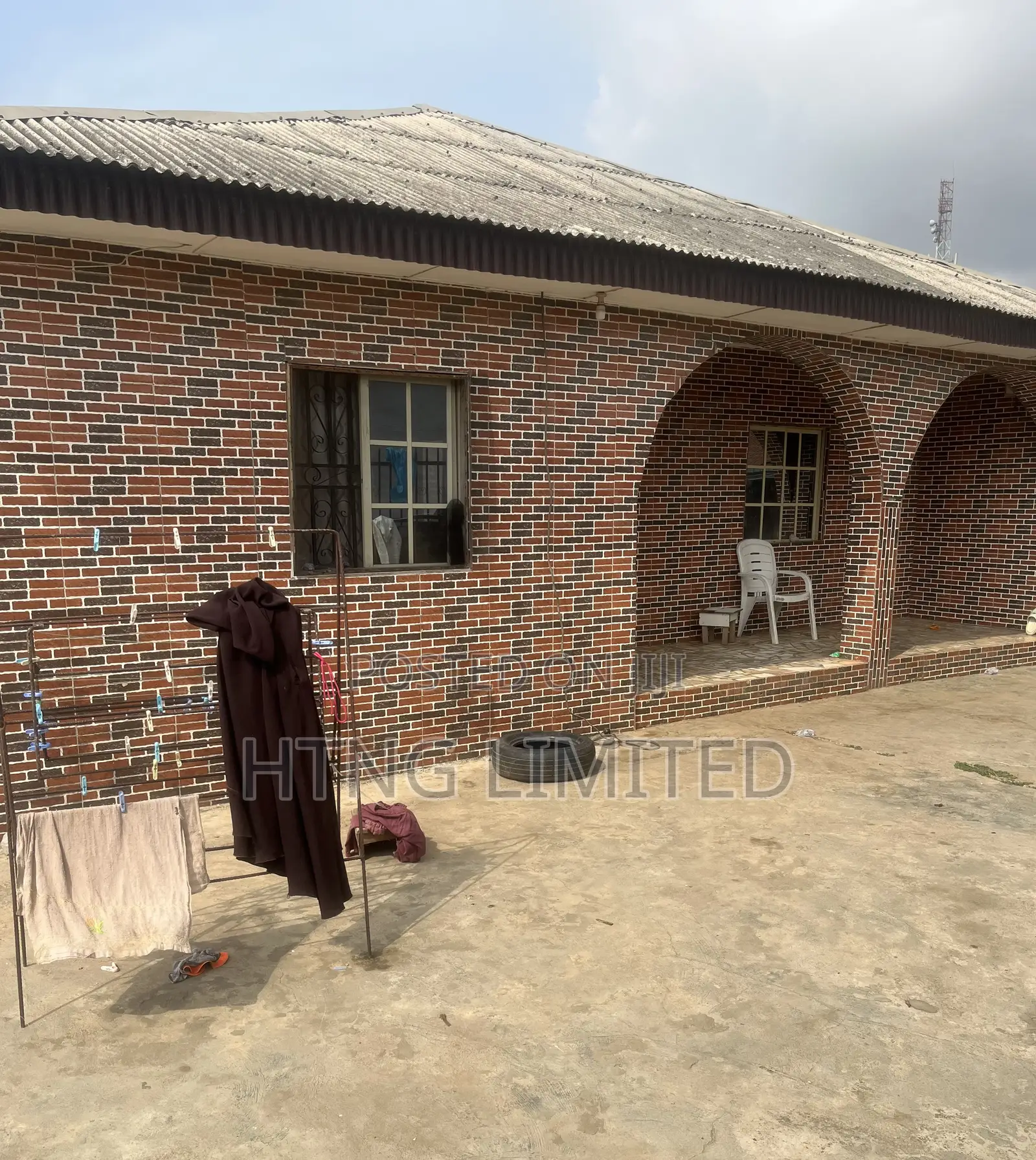 8bdrm Bungalow in Oreta, Igbogbo for sale