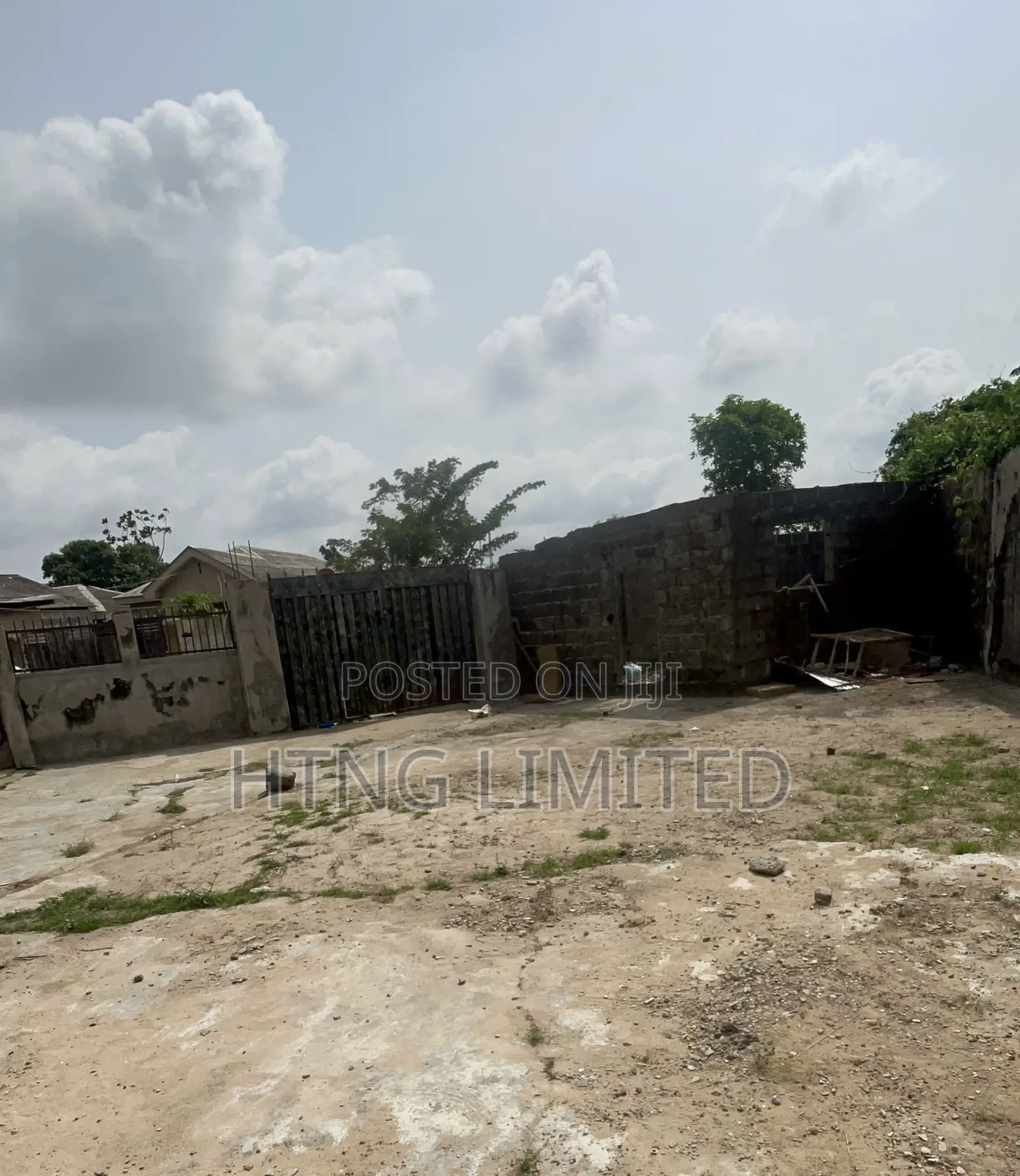 8bdrm Bungalow in Oreta, Igbogbo for sale
