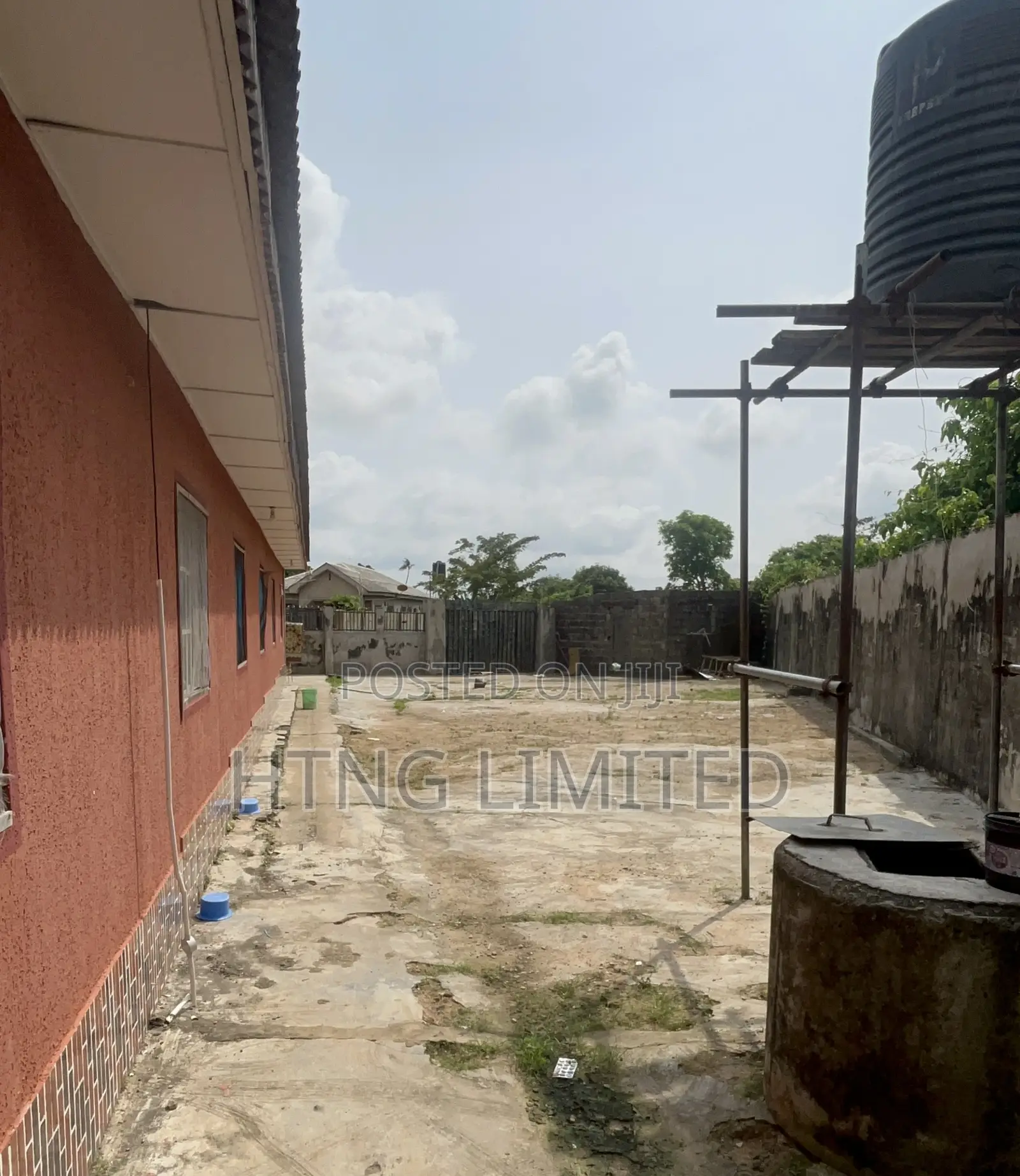 8bdrm Bungalow in Oreta, Igbogbo for sale