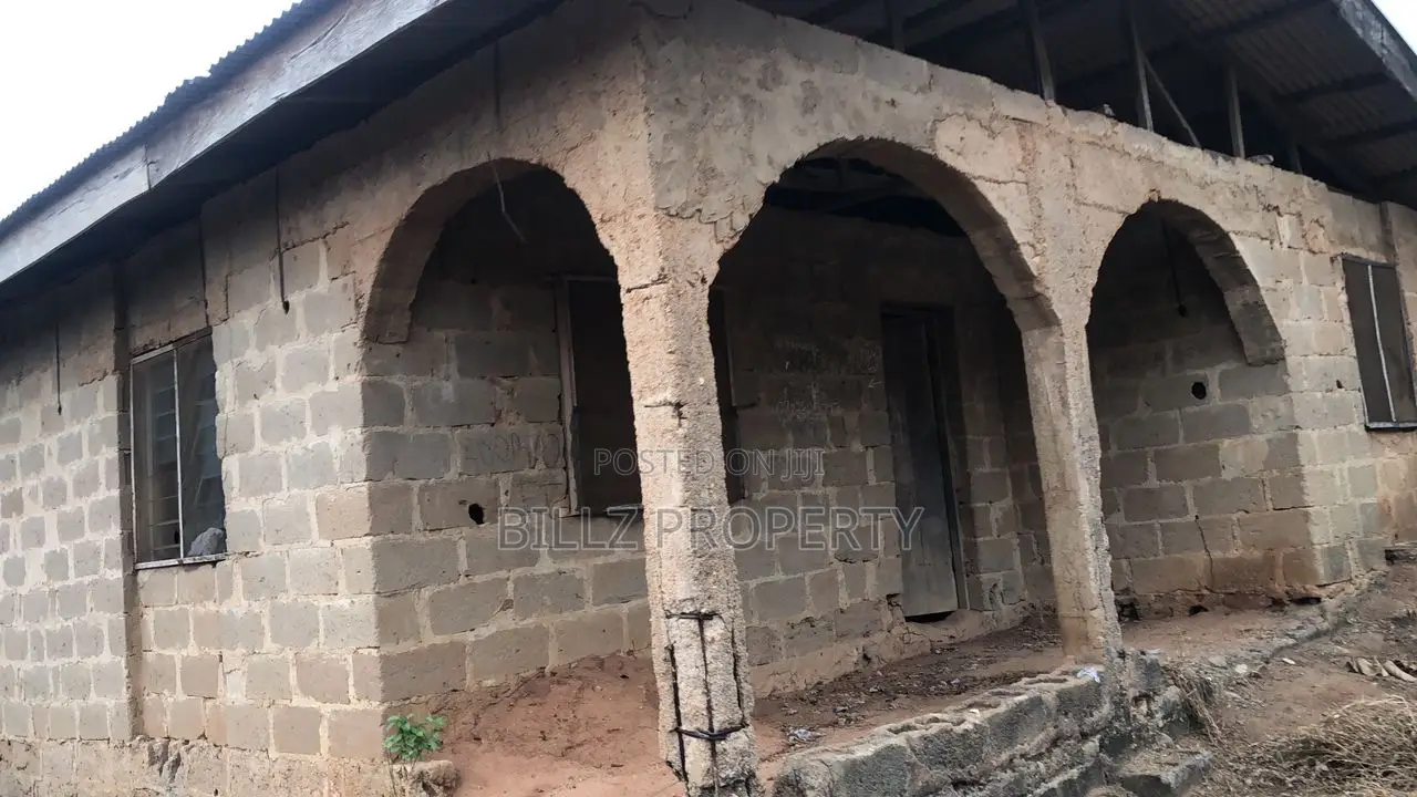 A Tenement 4 Rums Uncompltd on a Full Plot of Land in a Good Environmt