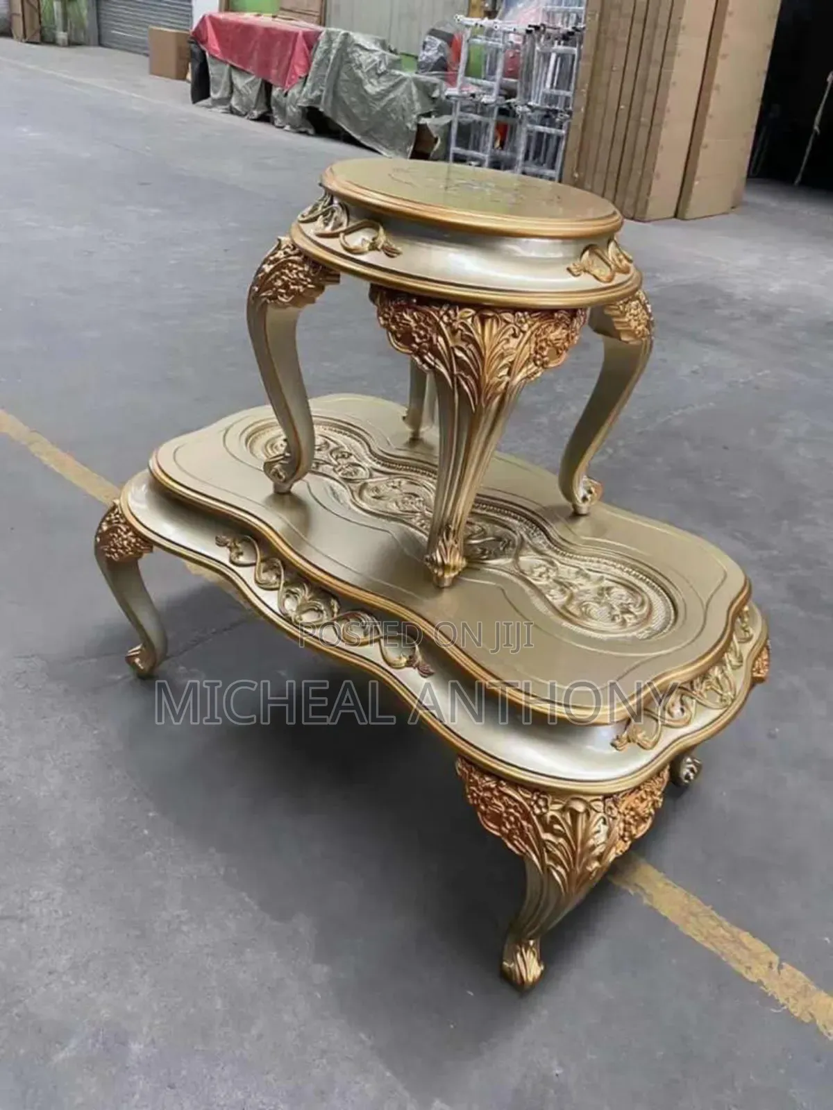 Royal Executive Center Table With Side Stools