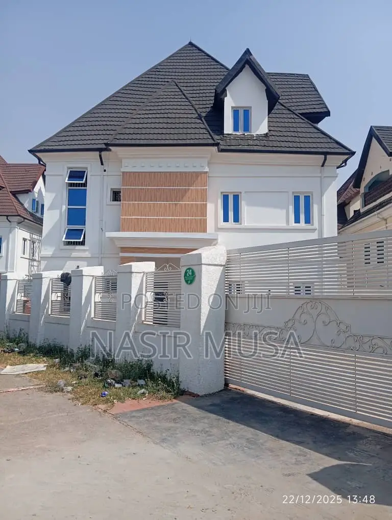 5bdrm Duplex in Idu for sale