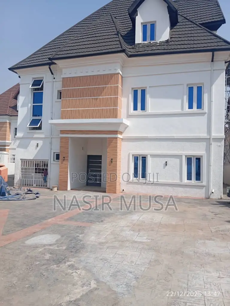 5bdrm Duplex in Idu for sale