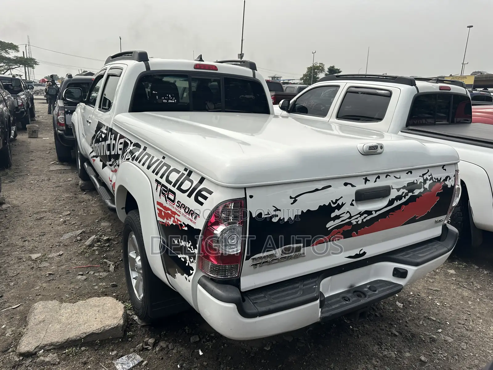 Toyota Tacoma V6 4dr Access Cab 4WD 6.1 ft. SB (4.0L 6cyl 5A) 2015
