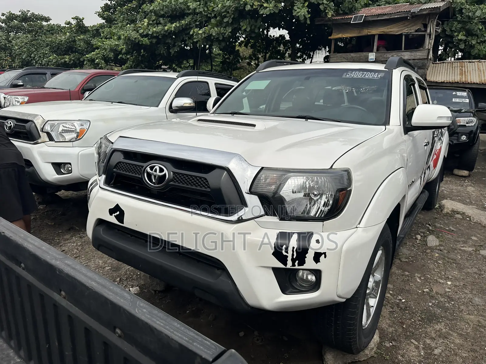 Toyota Tacoma V6 4dr Access Cab 4WD 6.1 ft. SB (4.0L 6cyl 5A) 2015