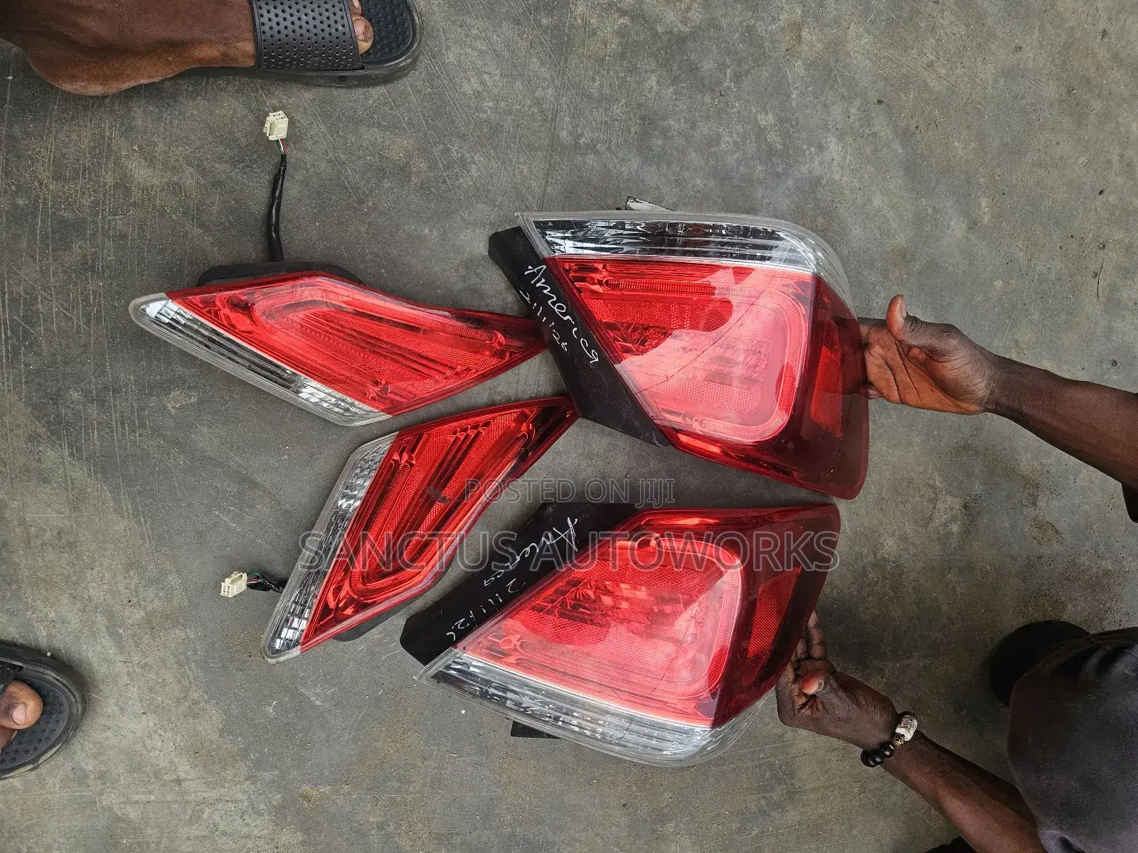 Rearlight Toyota Avalon 2012 Complete